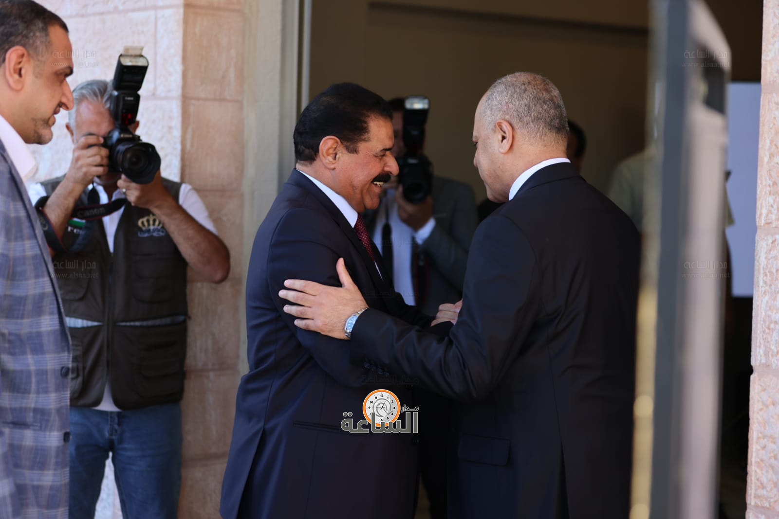 Madar Al-Saa Images 0.9618669395279699