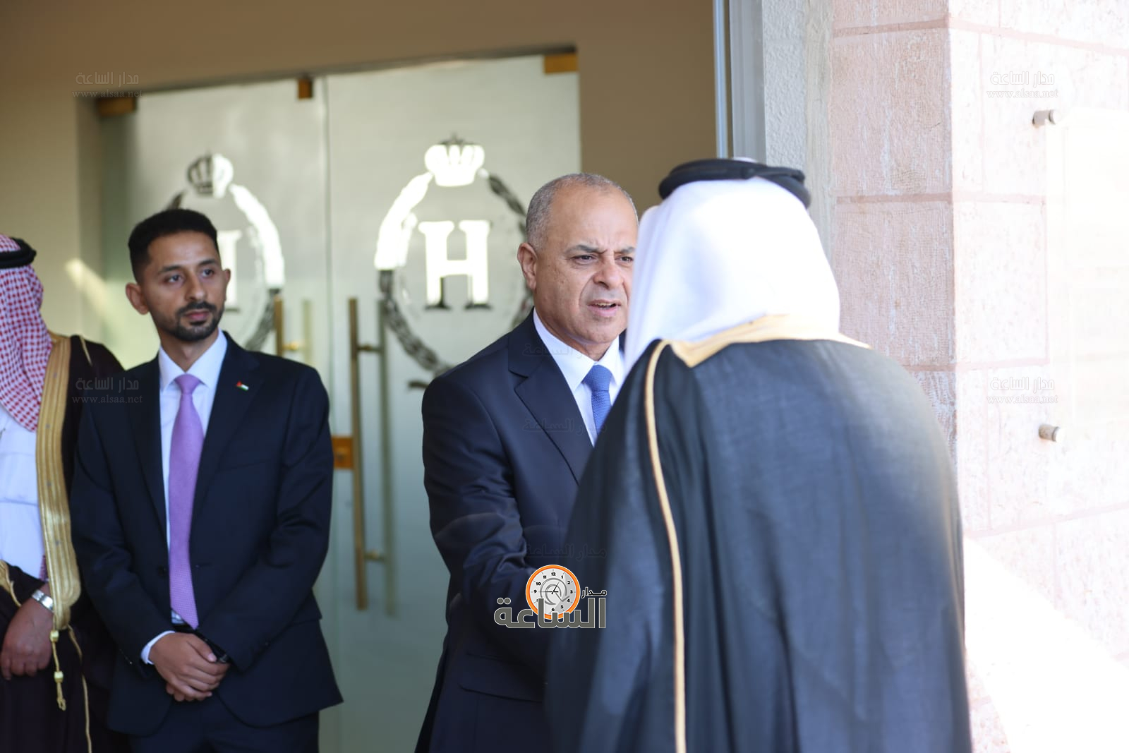 Madar Al-Saa Images 0.8056999377868387