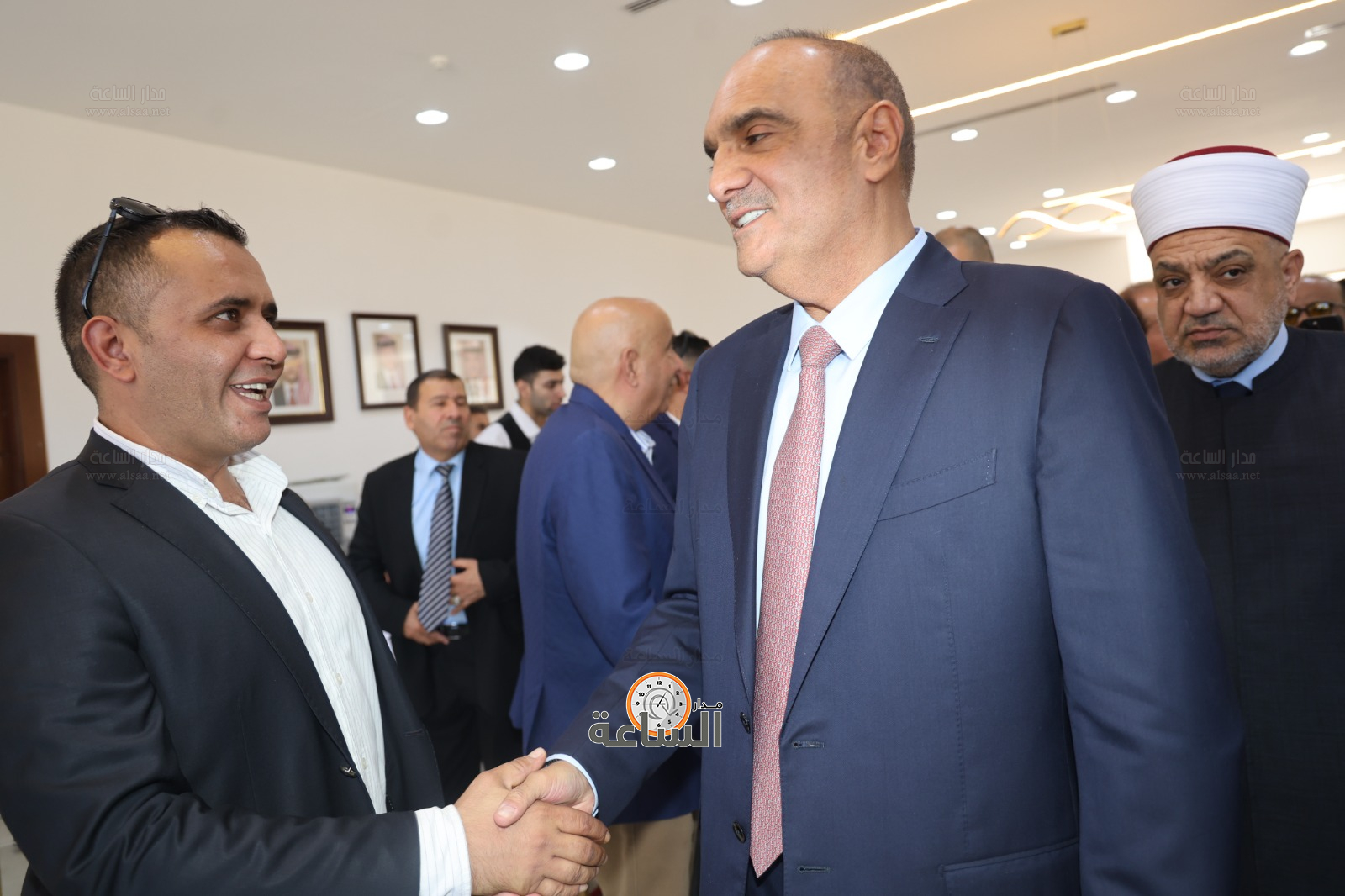 Madar Al-Saa Images 0.4104359122711474