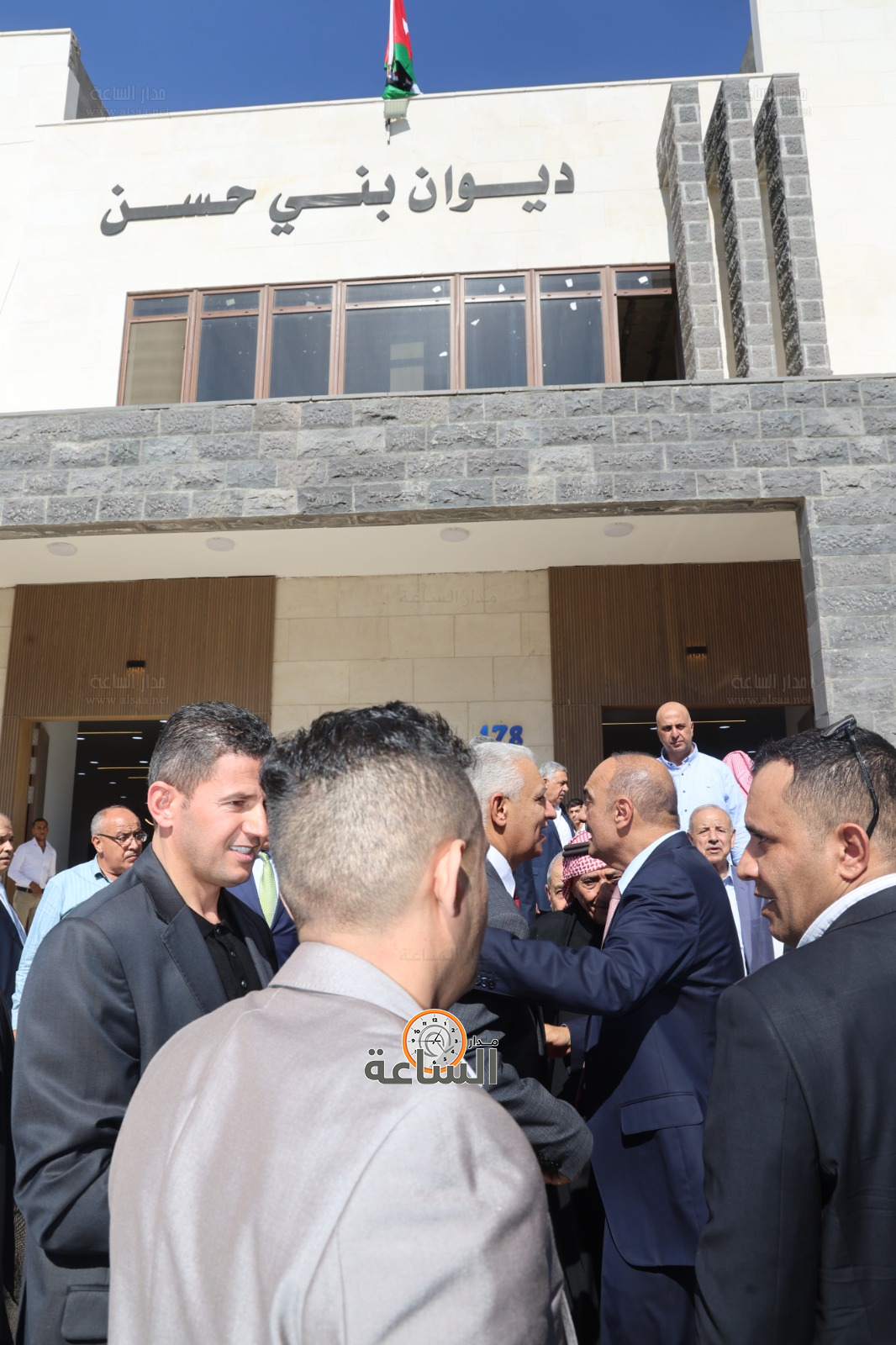 Madar Al-Saa Images 0.9900768946349375