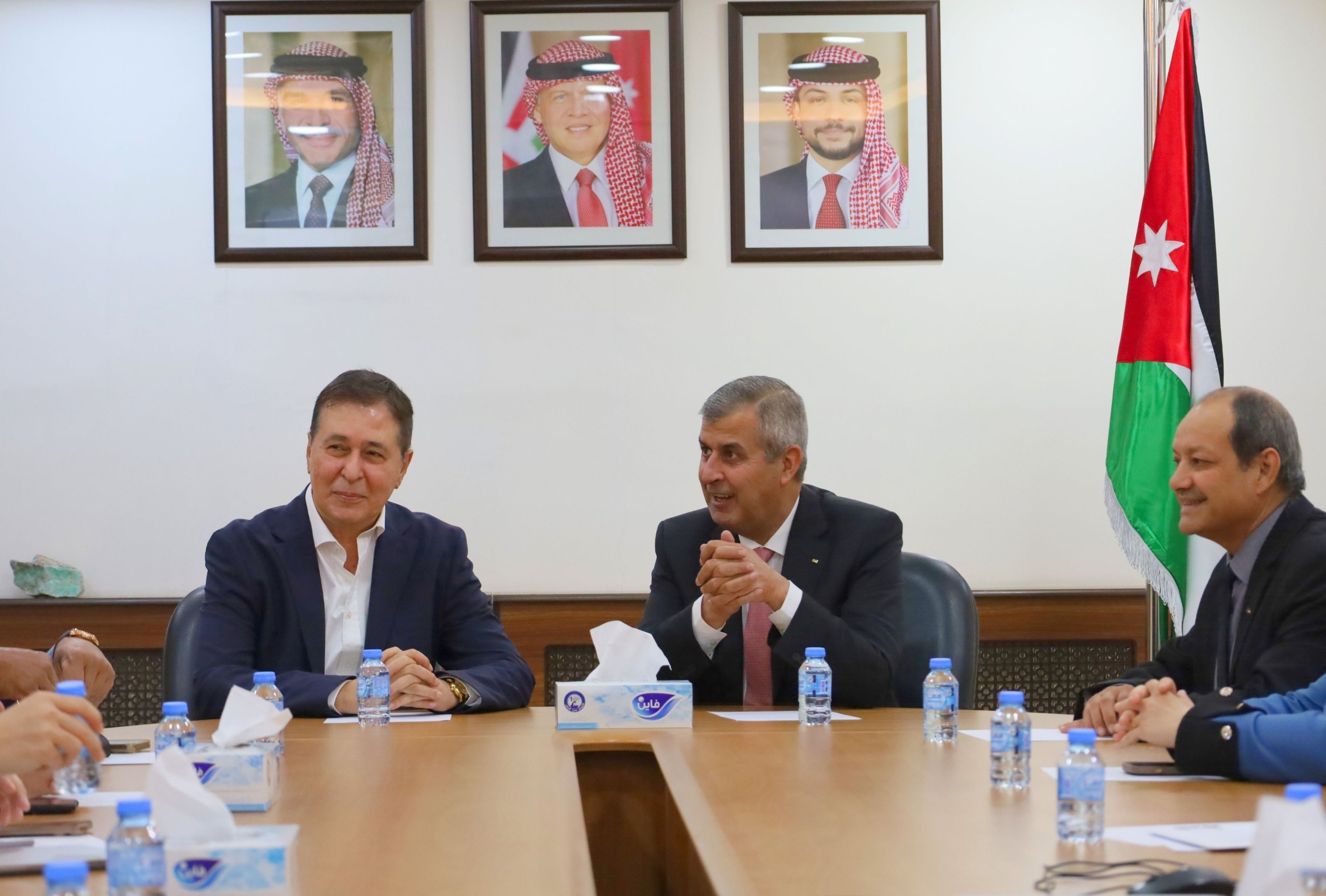 Madar Al-Saa Images 0.4391037100495915