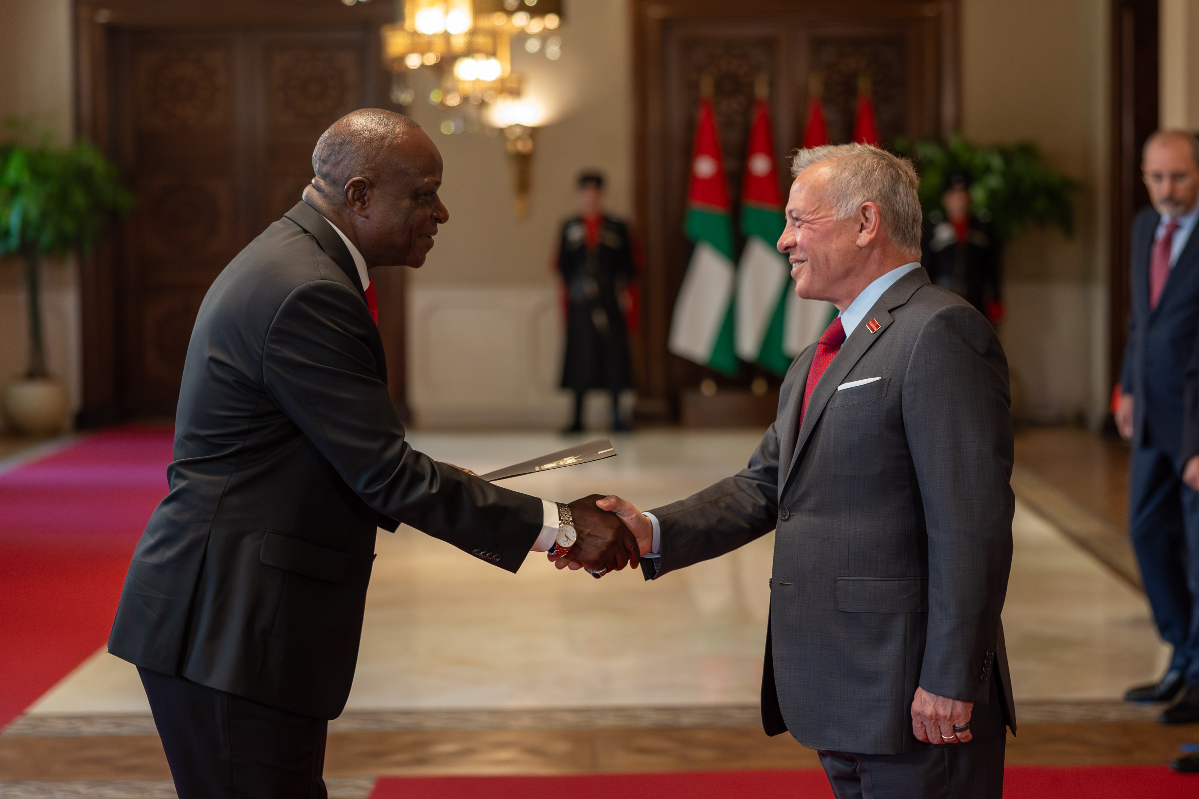 Madar Al-Saa Images 0.14525663877056316