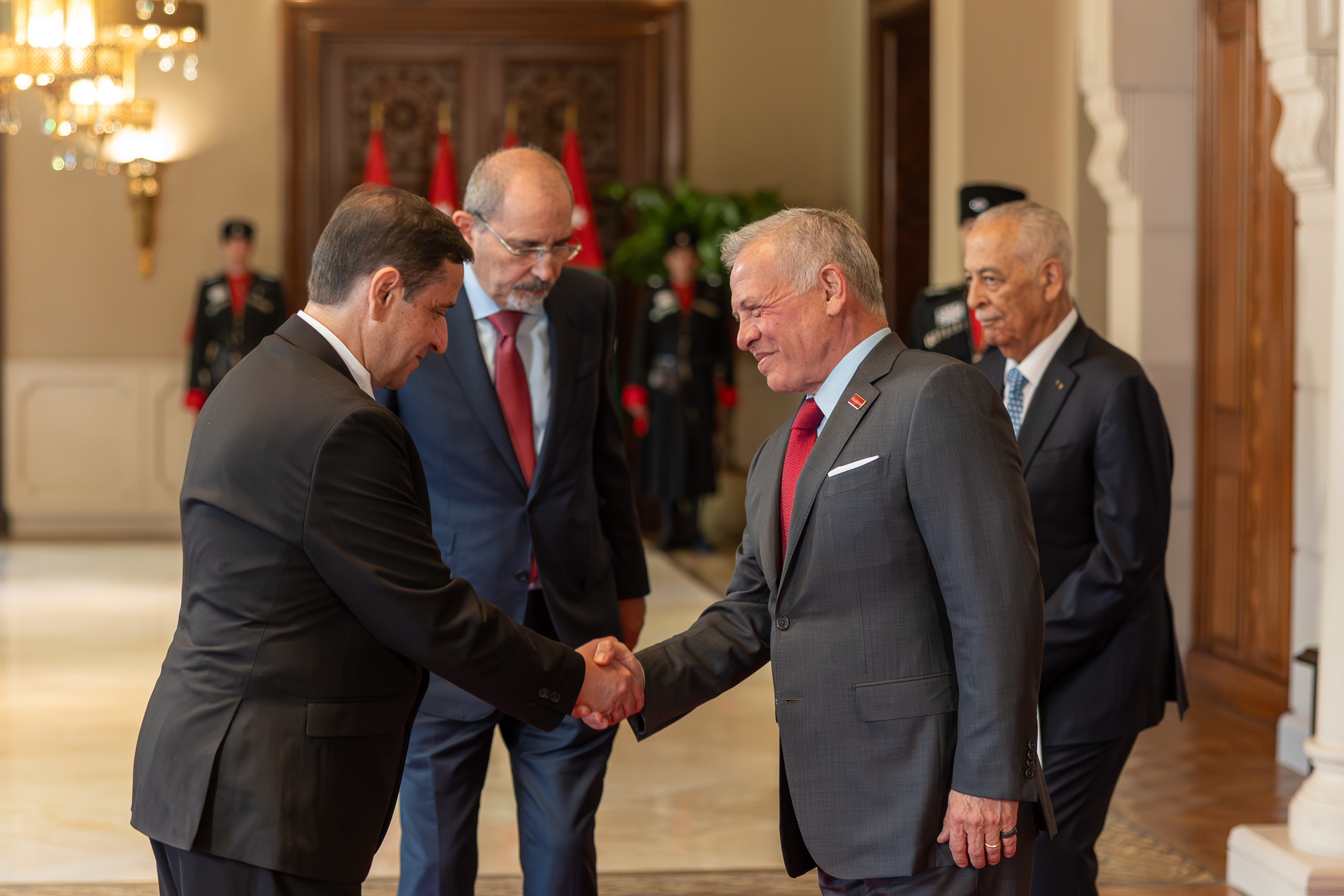 Madar Al-Saa Images 0.2318333450655068