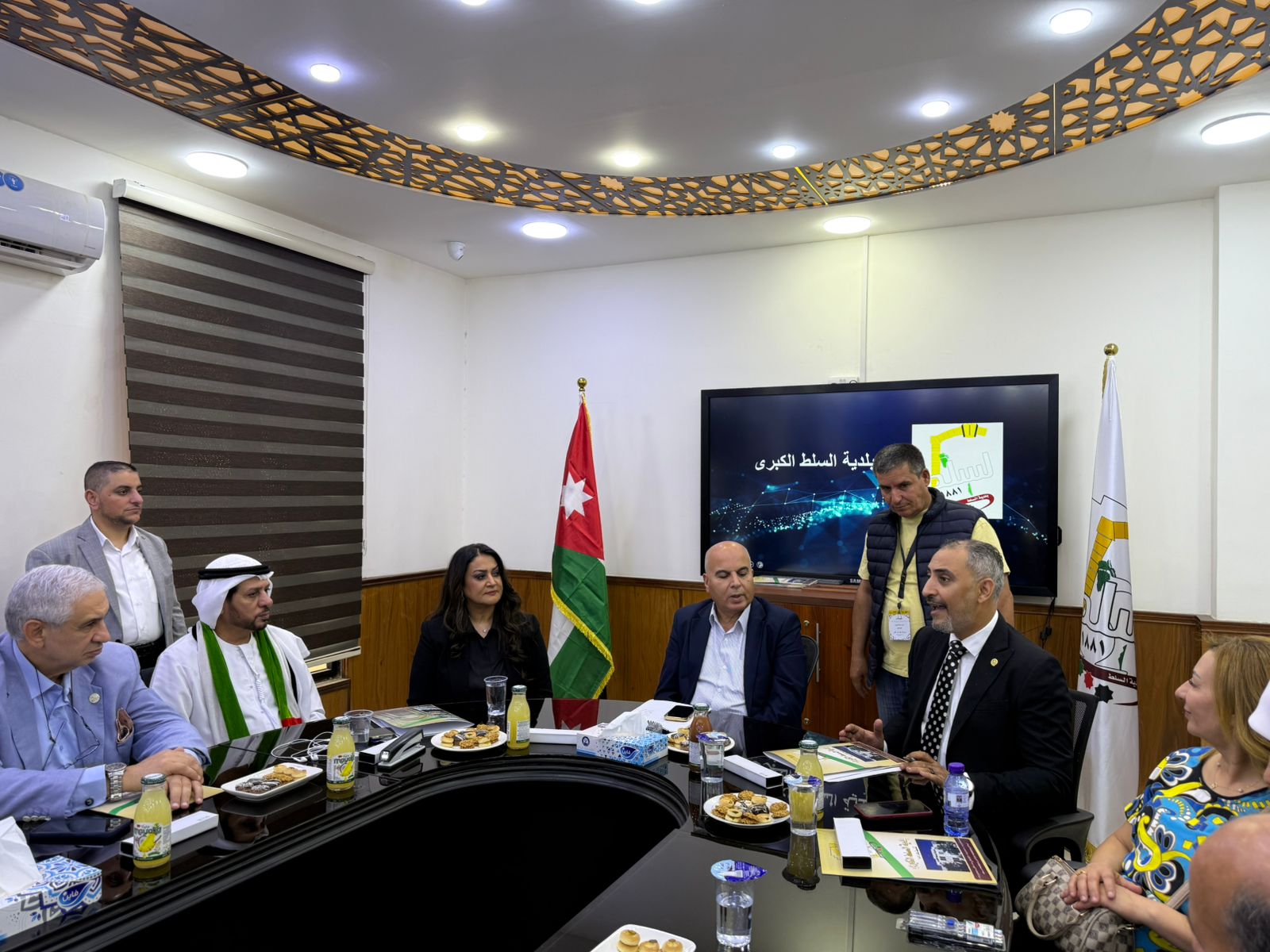 Madar Al-Saa Images 0.3255468208100788