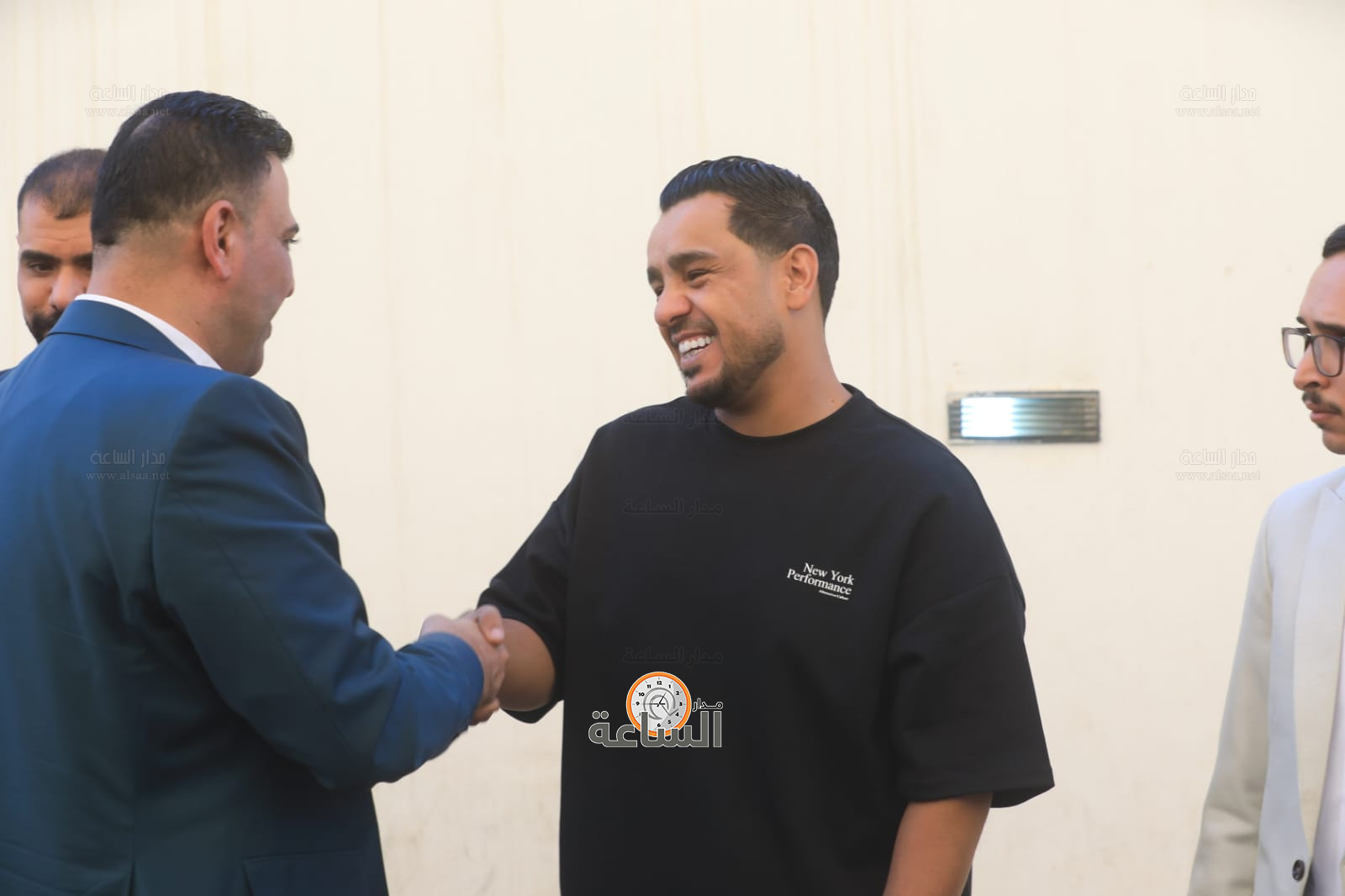 Madar Al-Saa Images 0.4999936134483838