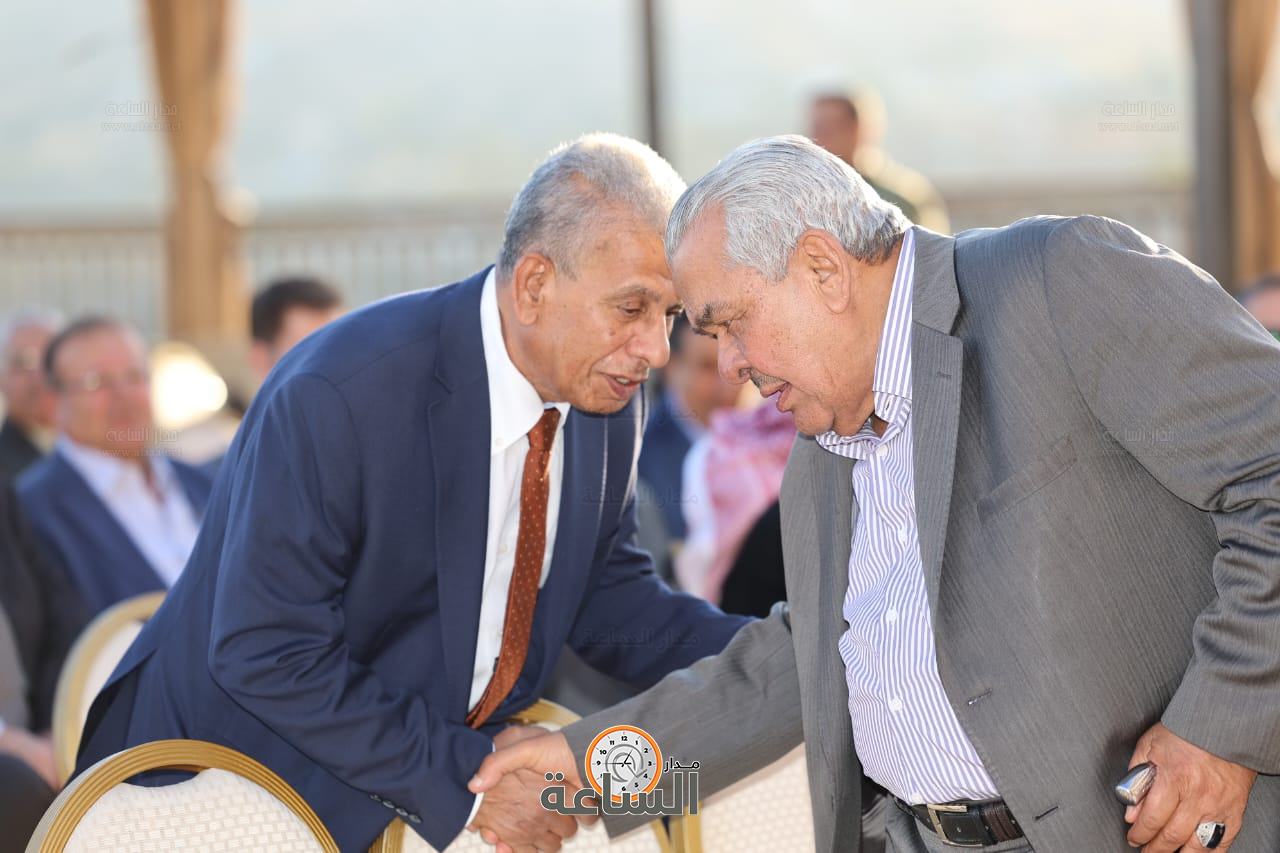 Madar Al-Saa Images 0.08417023682507108