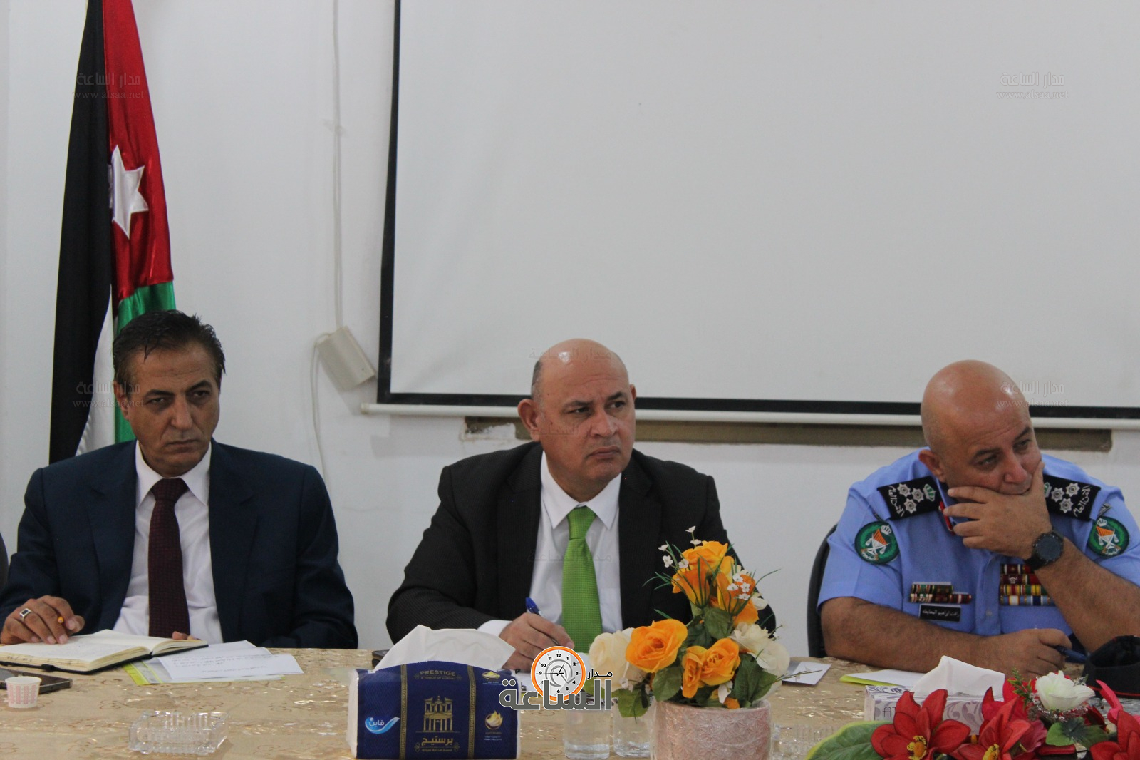 Madar Al-Saa Images 0.040386379960000274