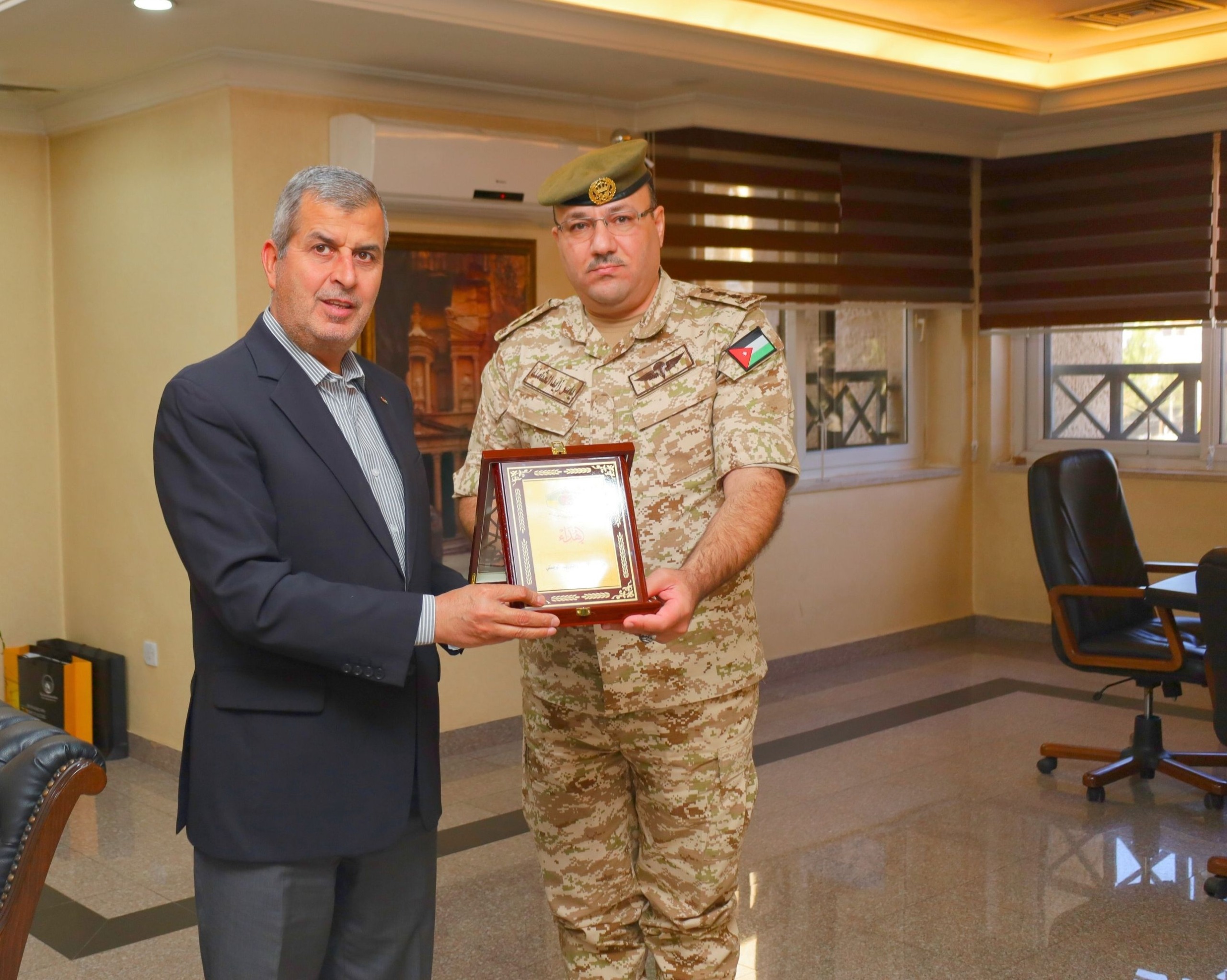 Madar Al-Saa Images 0.2003428877439457