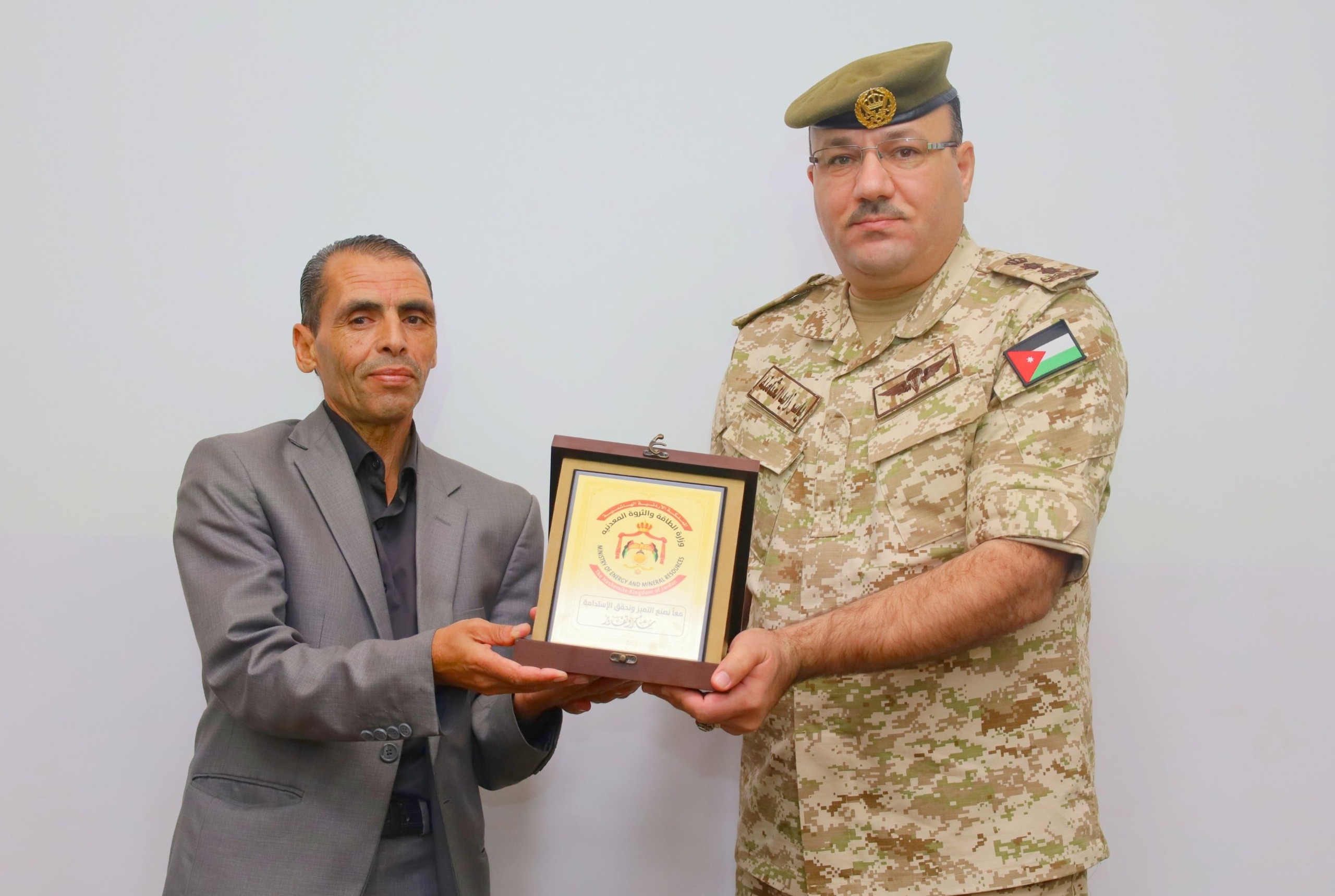 Madar Al-Saa Images 0.1457633229272458