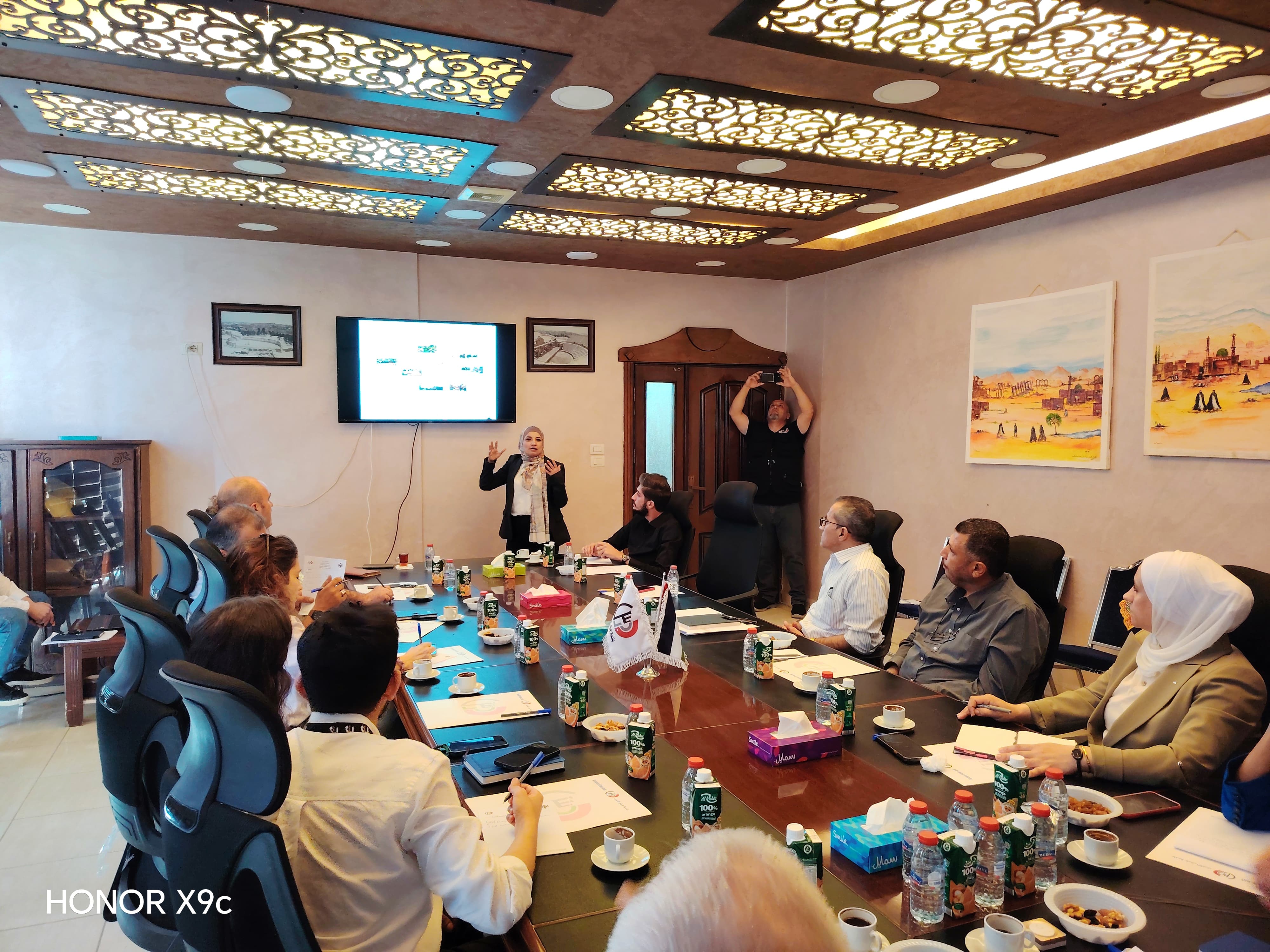 Madar Al-Saa Images 0.05690343270480913