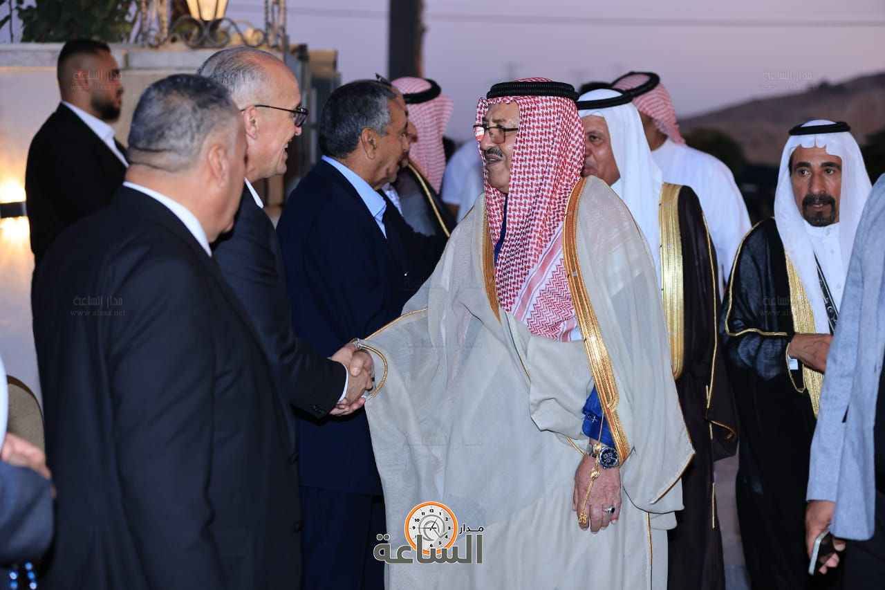 Madar Al-Saa Images 0.15602176235492893