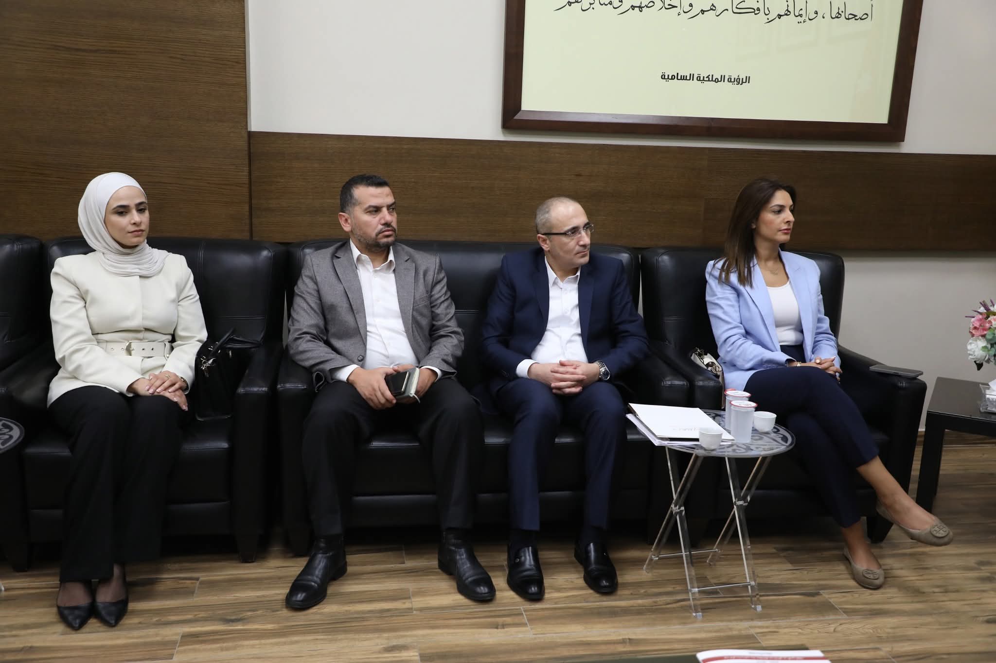 Madar Al-Saa Images 0.18294966460384054