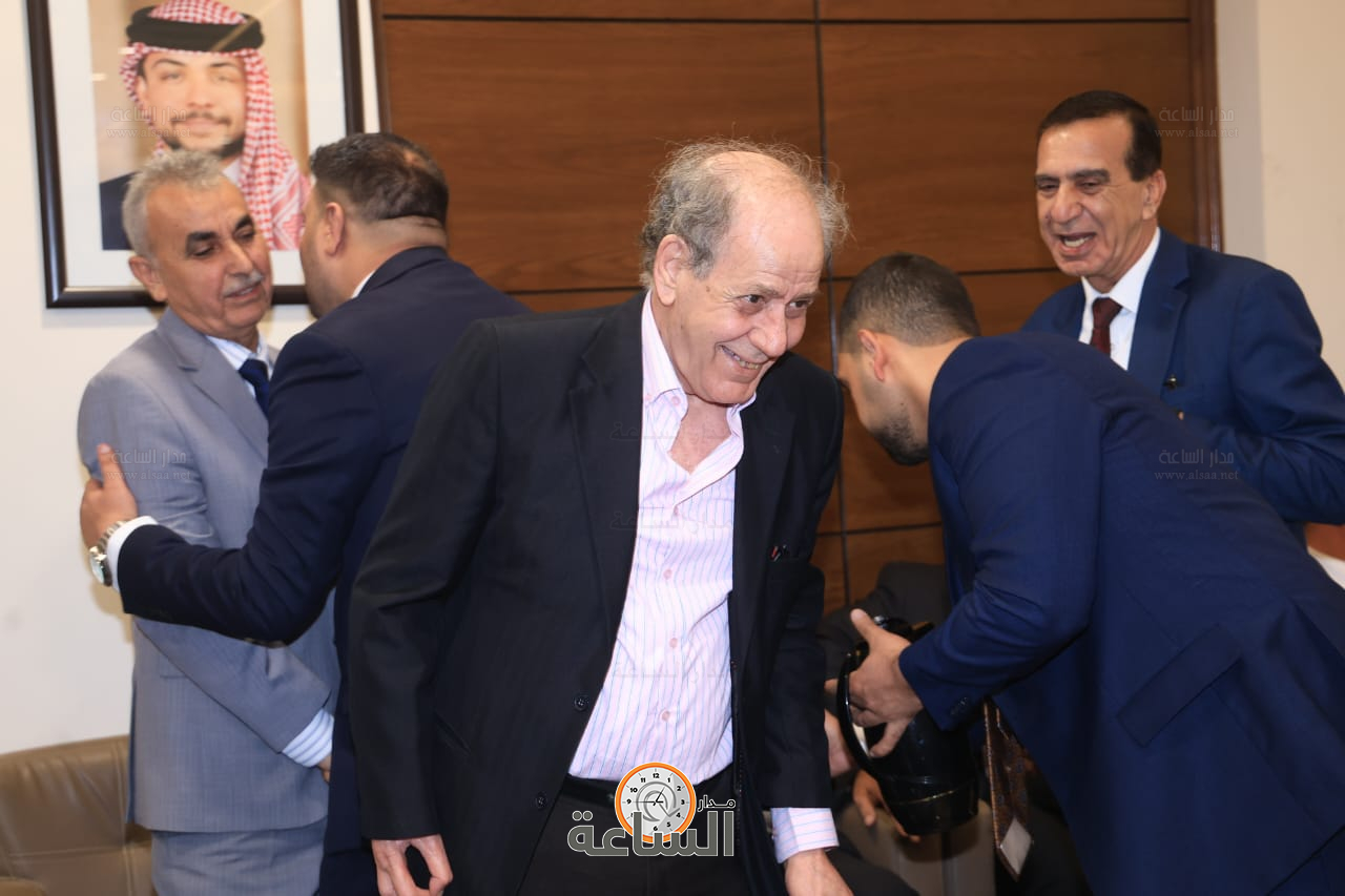 Madar Al-Saa Images 0.32596720185768857