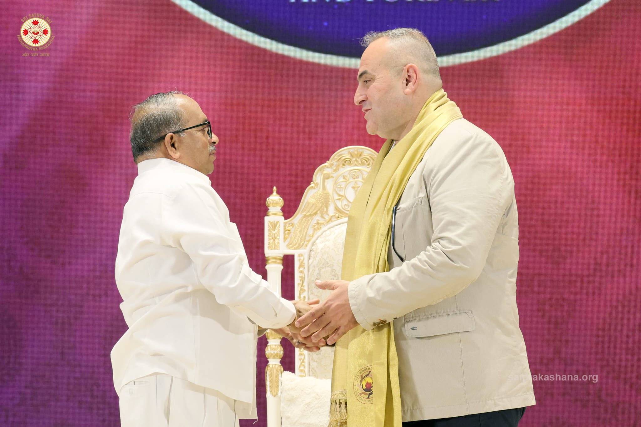 Madar Al-Saa Images 0.6696496963672243