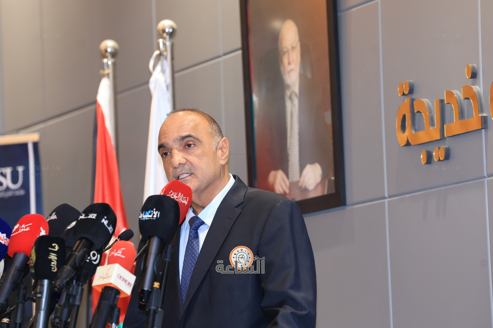 Madar Al-Saa Images 0.45723473531600967