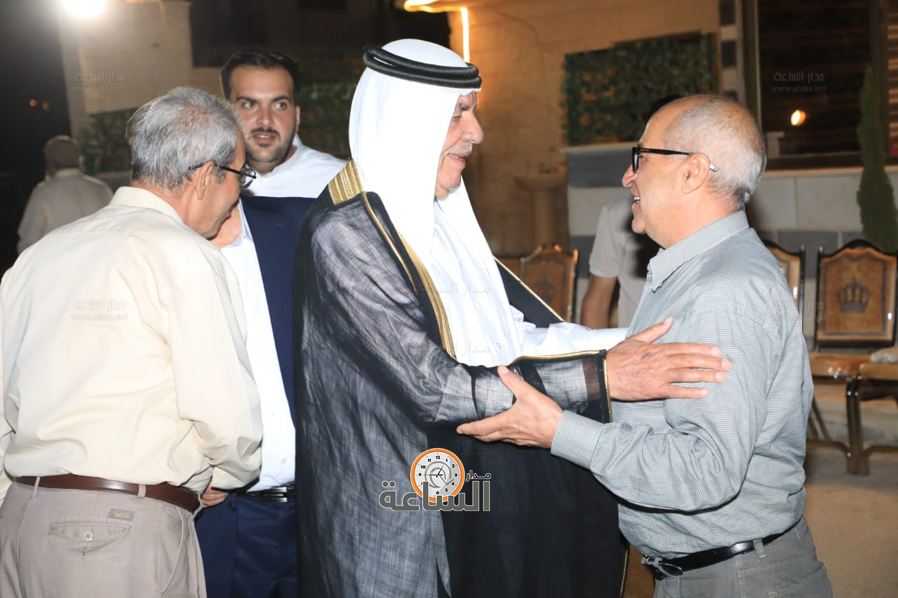 Madar Al-Saa Images 0.7276816391180821