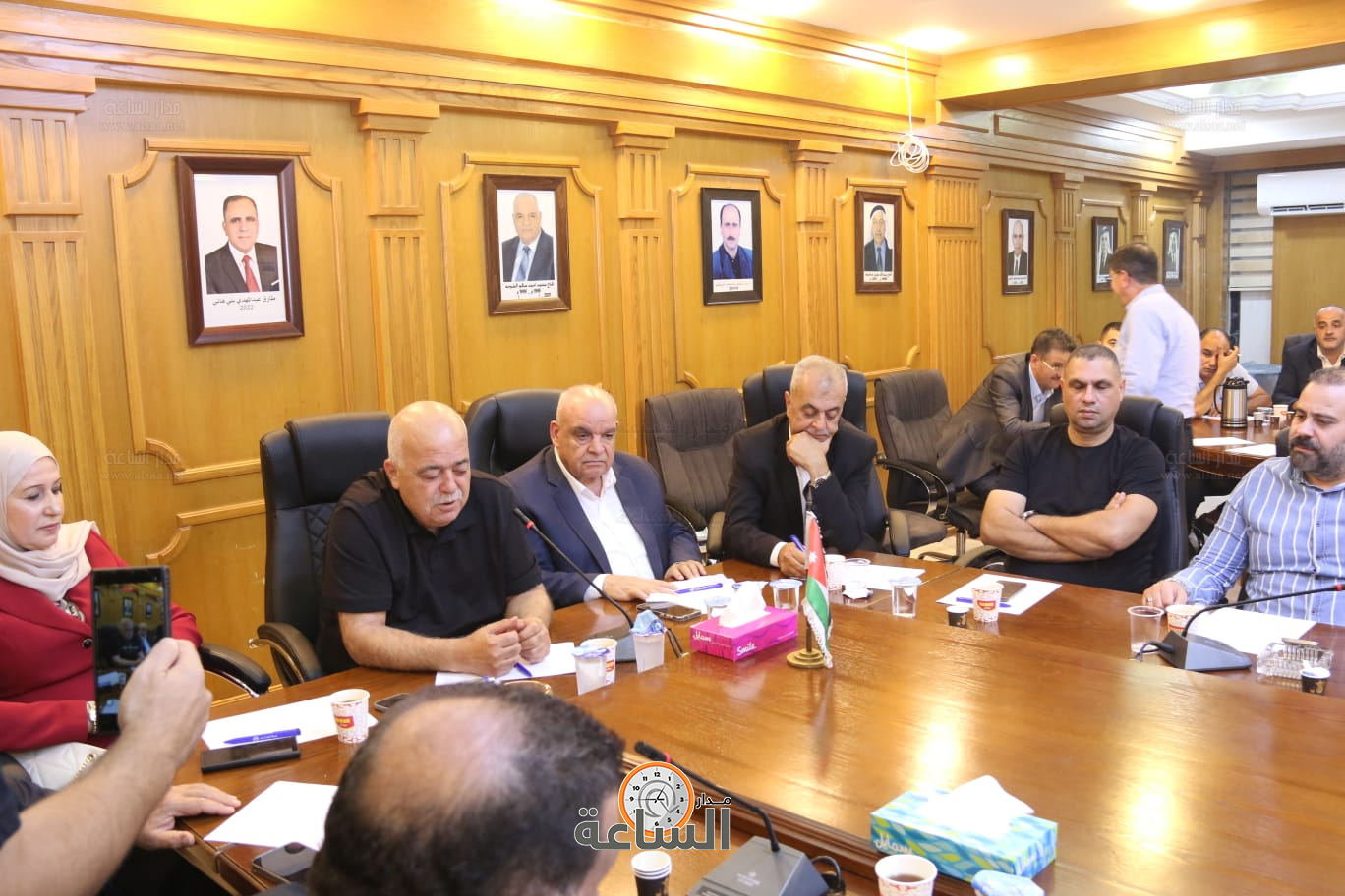 Madar Al-Saa Images 0.42072838380805