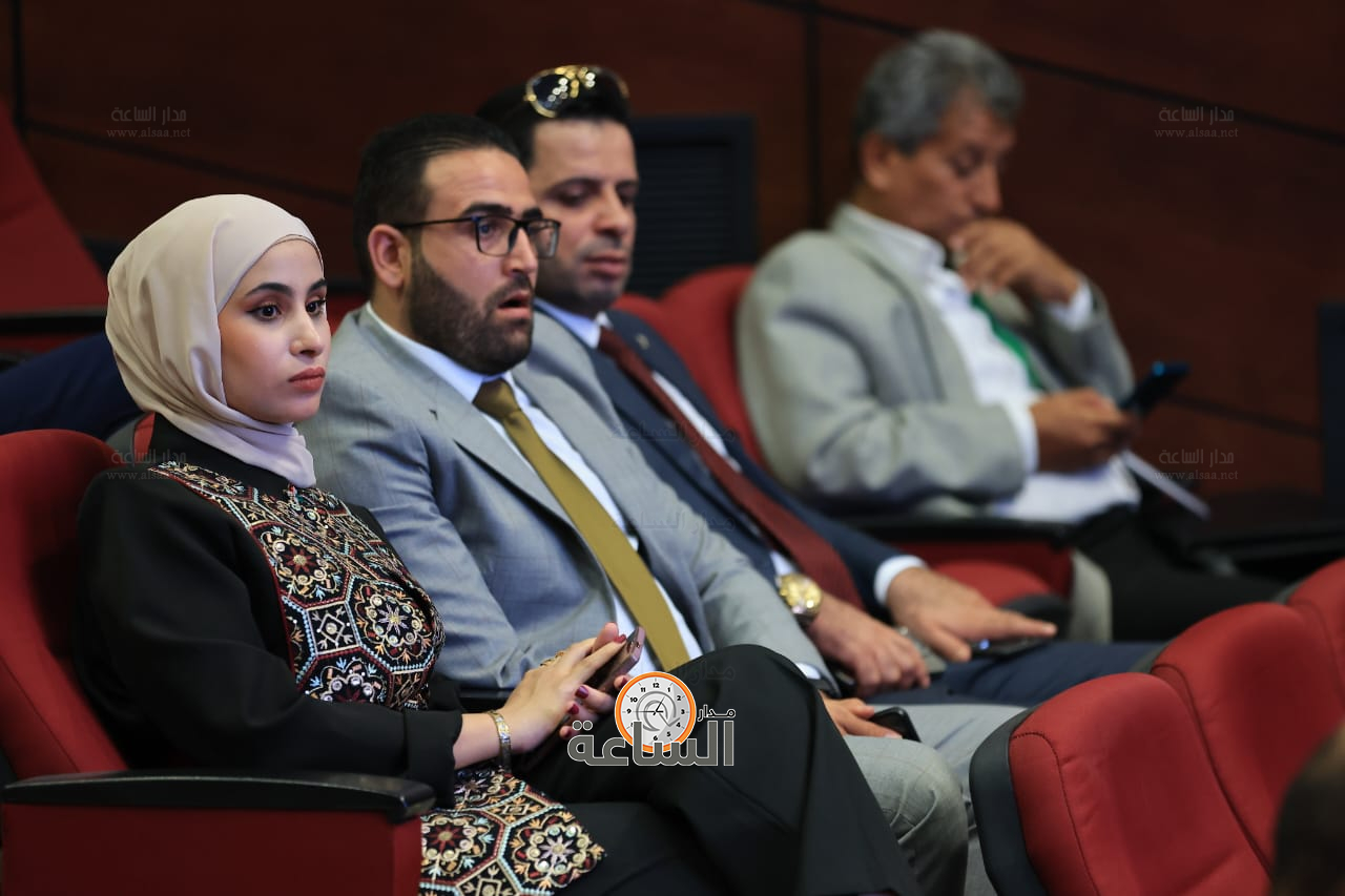 Madar Al-Saa Images 0.18591296235422972