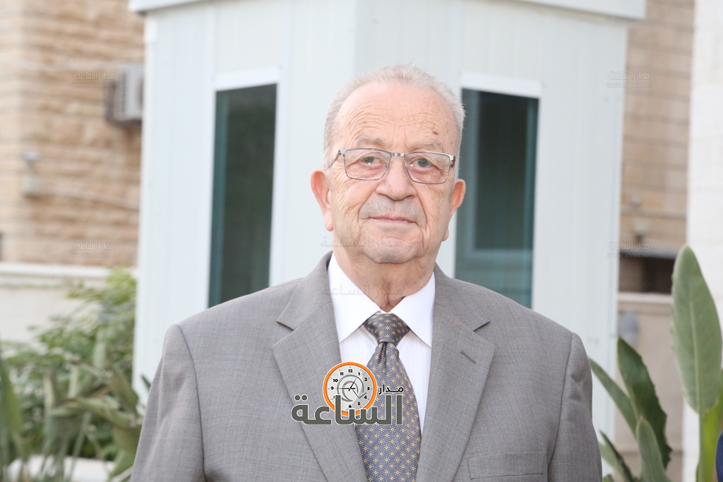 Madar Al-Saa Images 0.2722666143993244