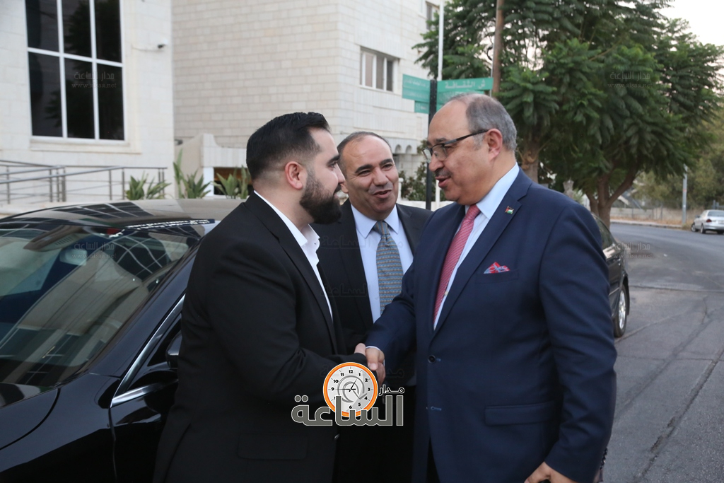 Madar Al-Saa Images 0.9539612556719232