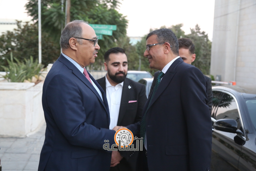 Madar Al-Saa Images 0.5611653232022372