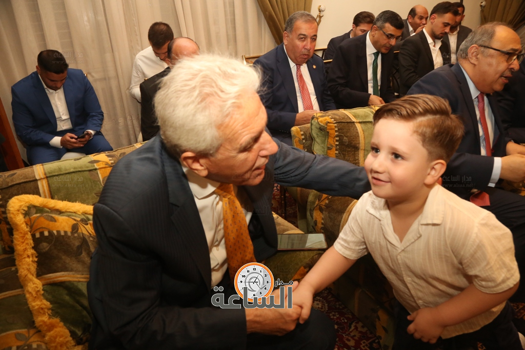 Madar Al-Saa Images 0.3943704153906147