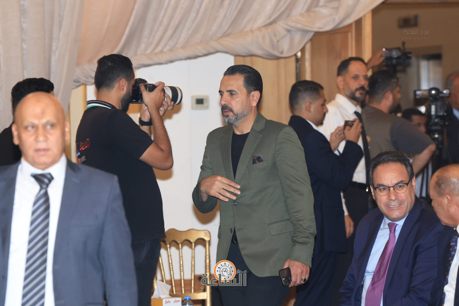 Madar Al-Saa Images 0.056890507554483105