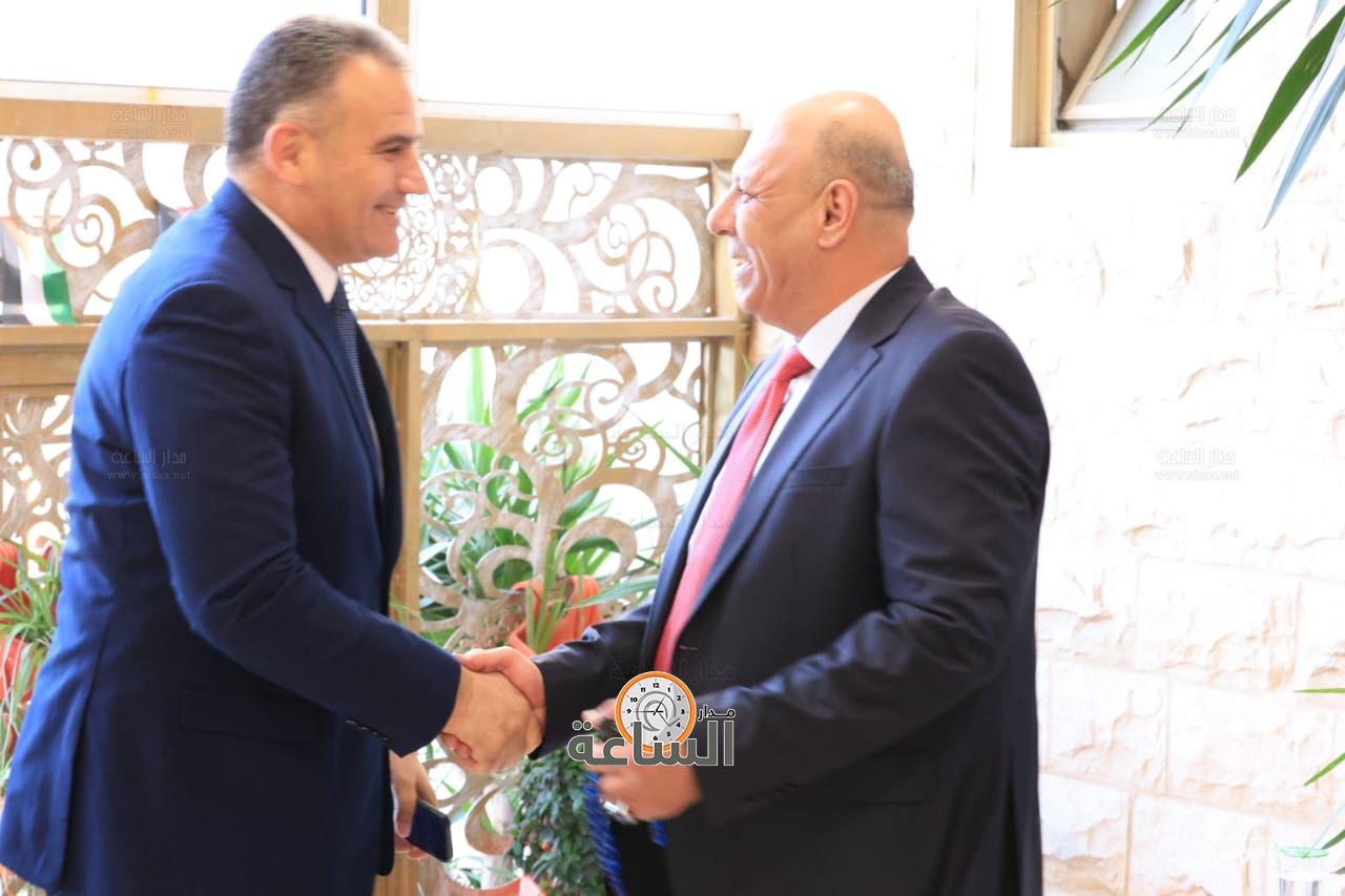 Madar Al-Saa Images 0.5603860230366285