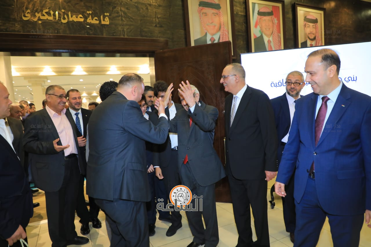 Madar Al-Saa Images 0.6716231625005099