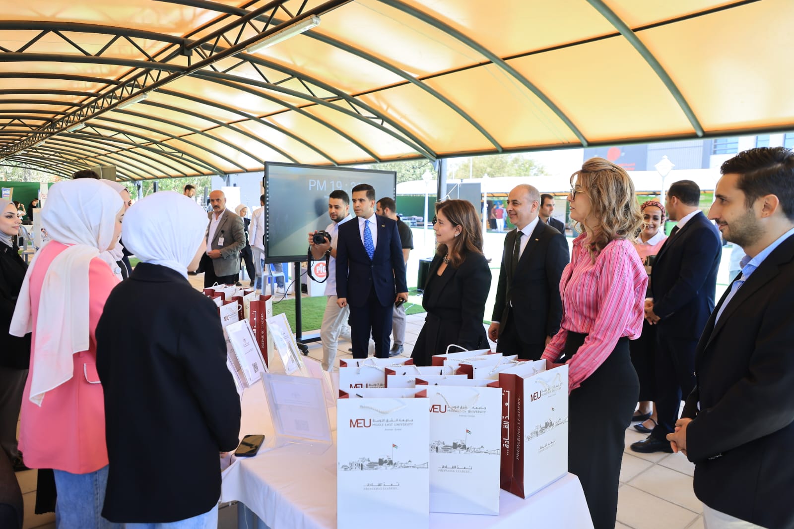 Madar Al-Saa Images 0.9386839711436734