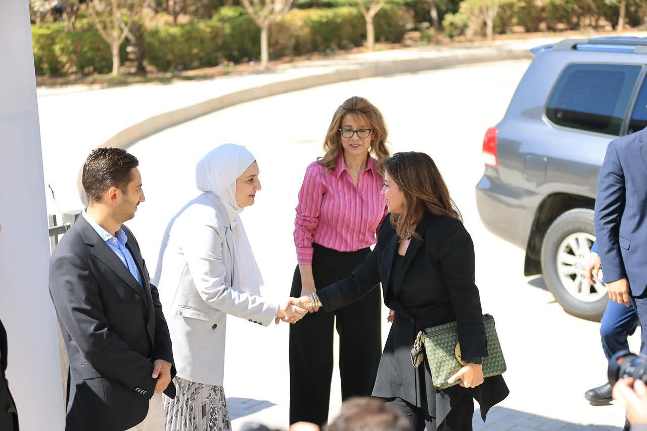 Madar Al-Saa Images 0.2769358495090122