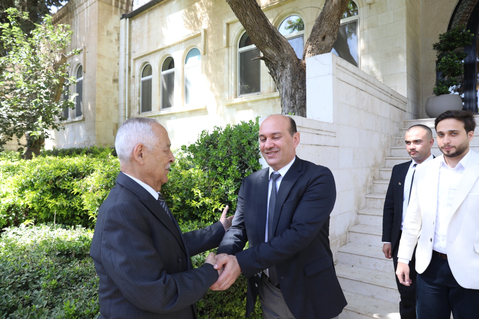 Madar Al-Saa Images 0.14183176727719038