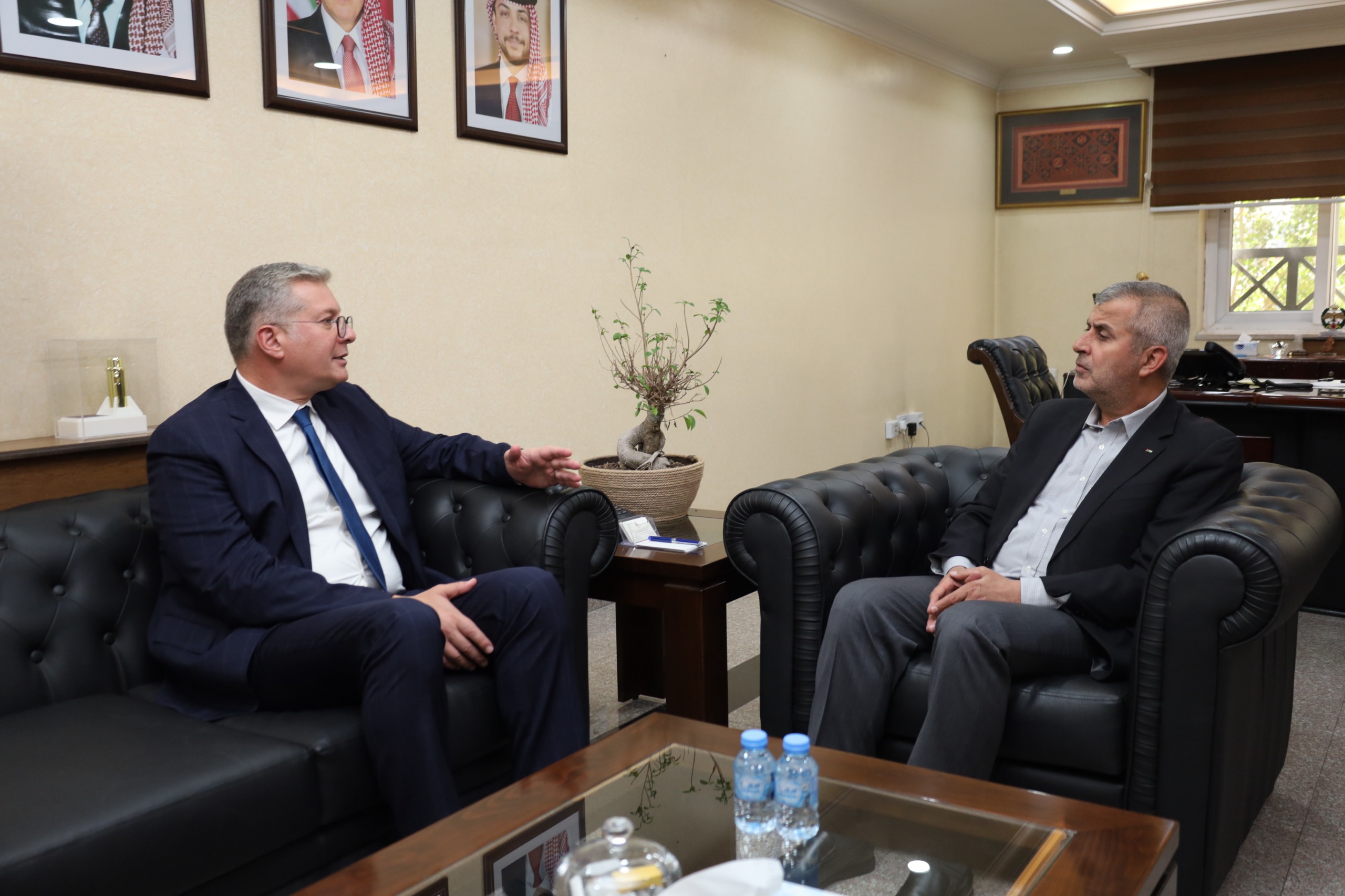 Madar Al-Saa Images 0.7115205259578437