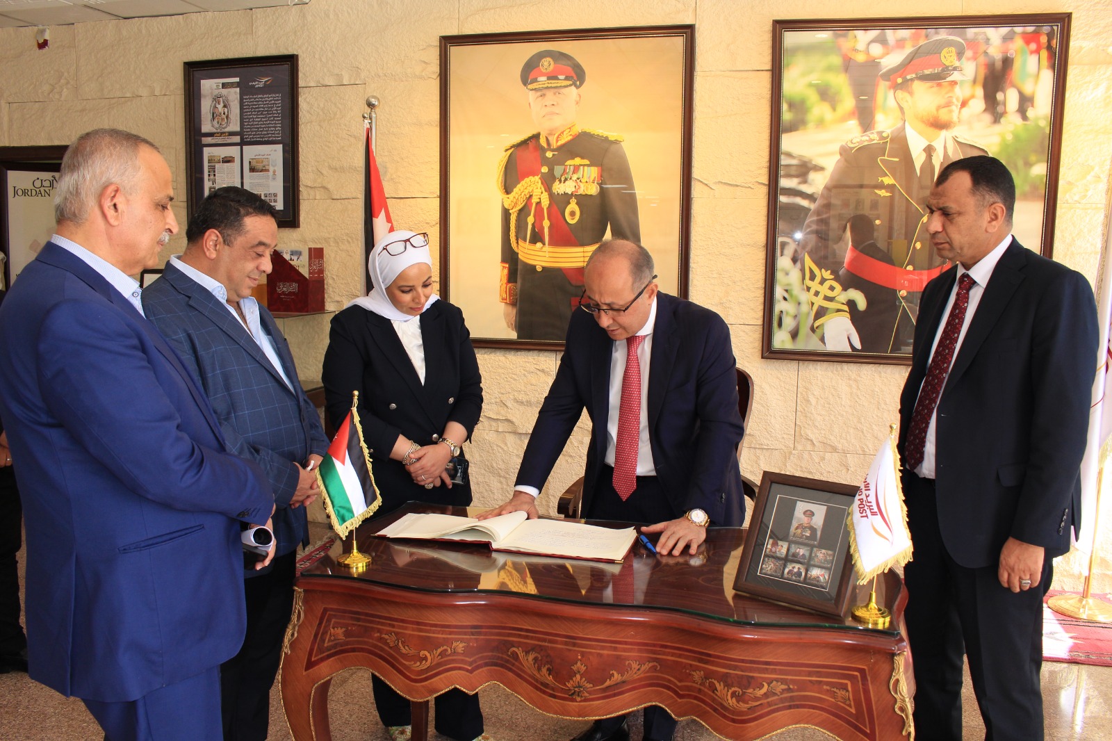 Madar Al-Saa Images 0.2851554595720217