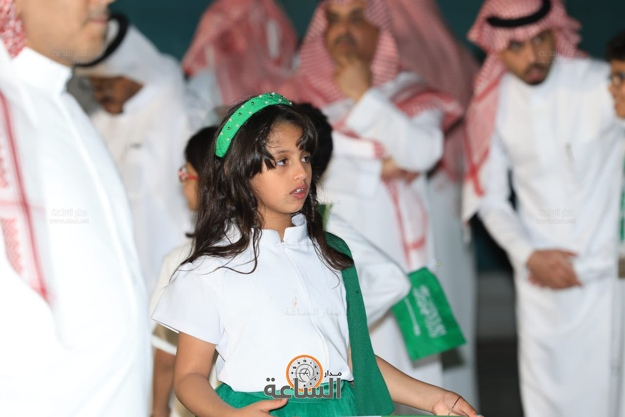 Madar Al-Saa Images 0.22008429727160772