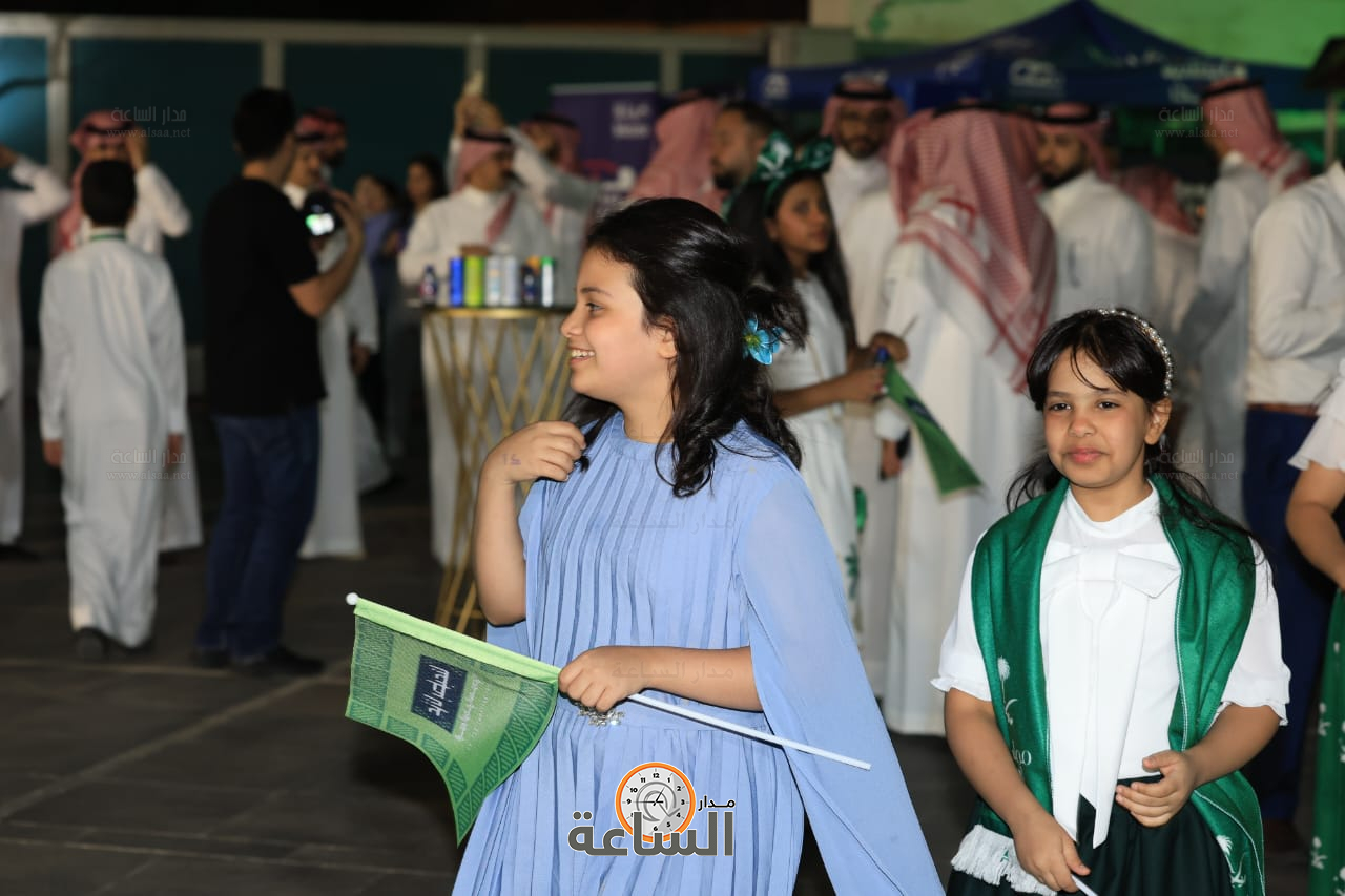 Madar Al-Saa Images 0.9850794721168278