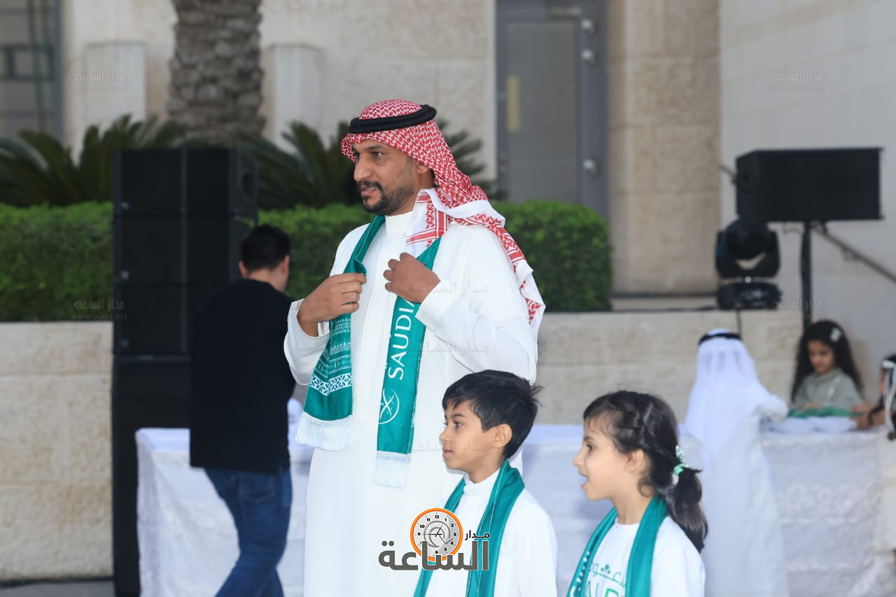 Madar Al-Saa Images 0.2960097544153968