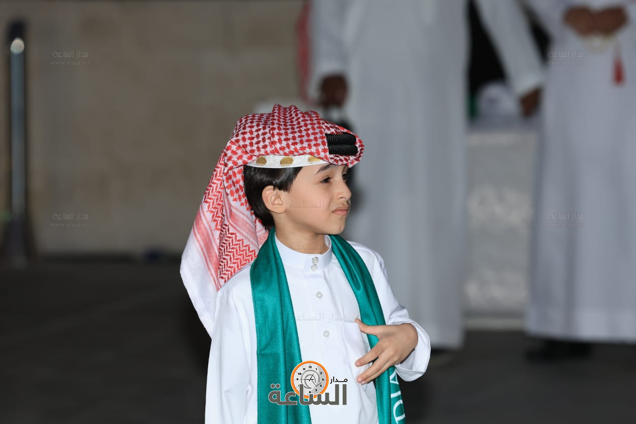 Madar Al-Saa Images 0.839524276274516