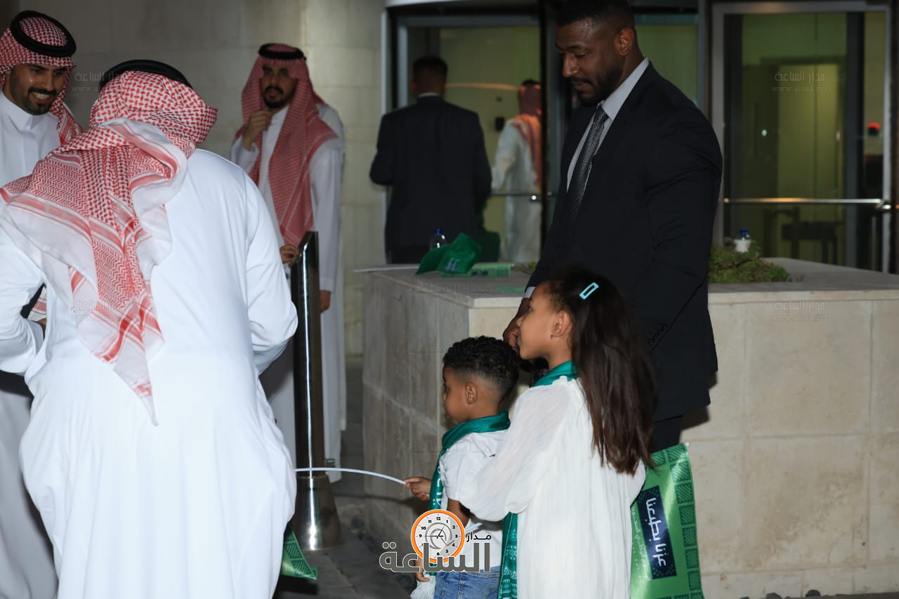 Madar Al-Saa Images 0.8770028084065795