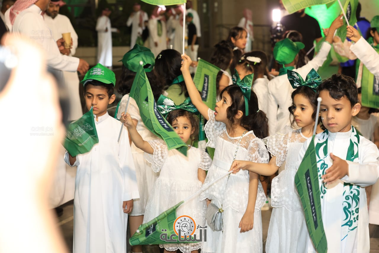 Madar Al-Saa Images 0.38005470197816205