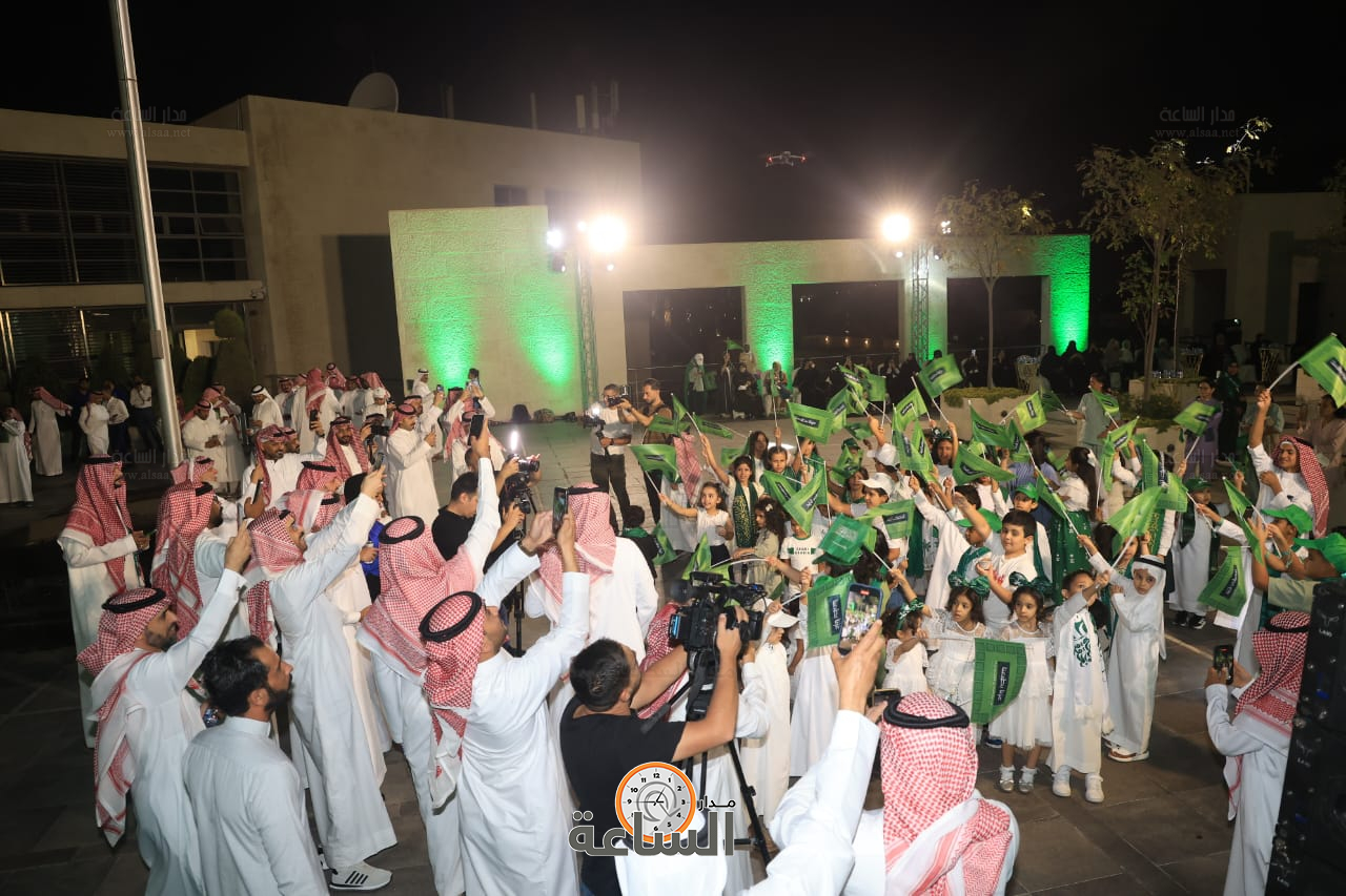 Madar Al-Saa Images 0.2426997791625206