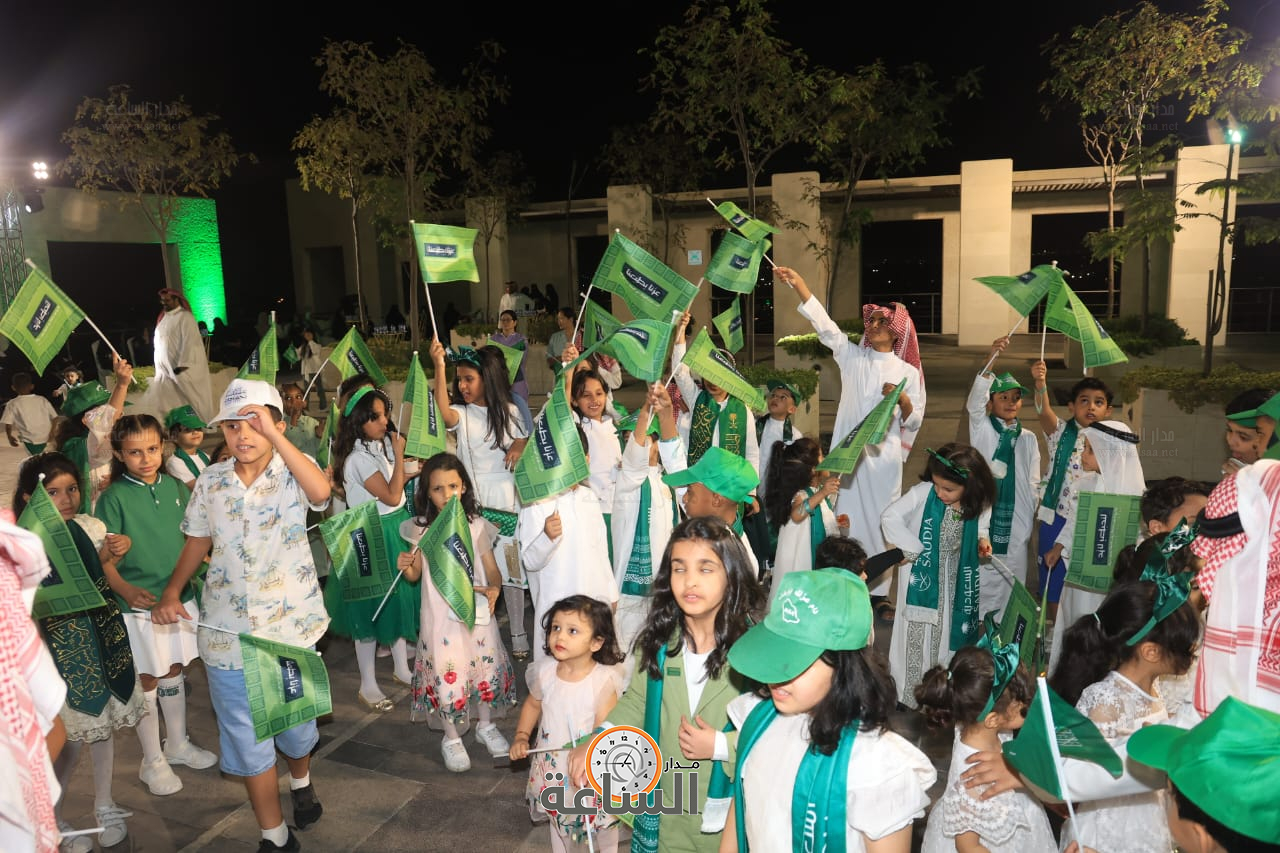 Madar Al-Saa Images 0.9017545954727343