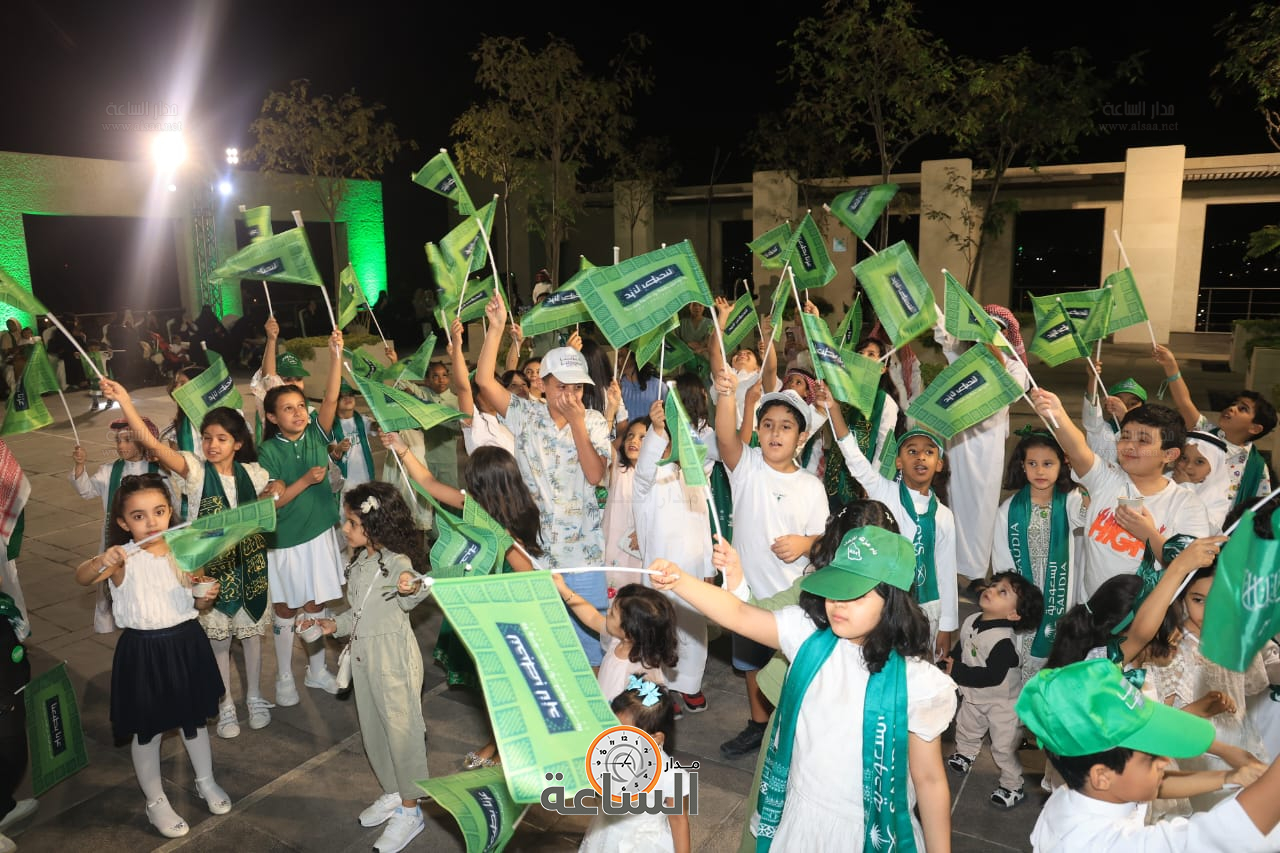 Madar Al-Saa Images 0.37950777519436085