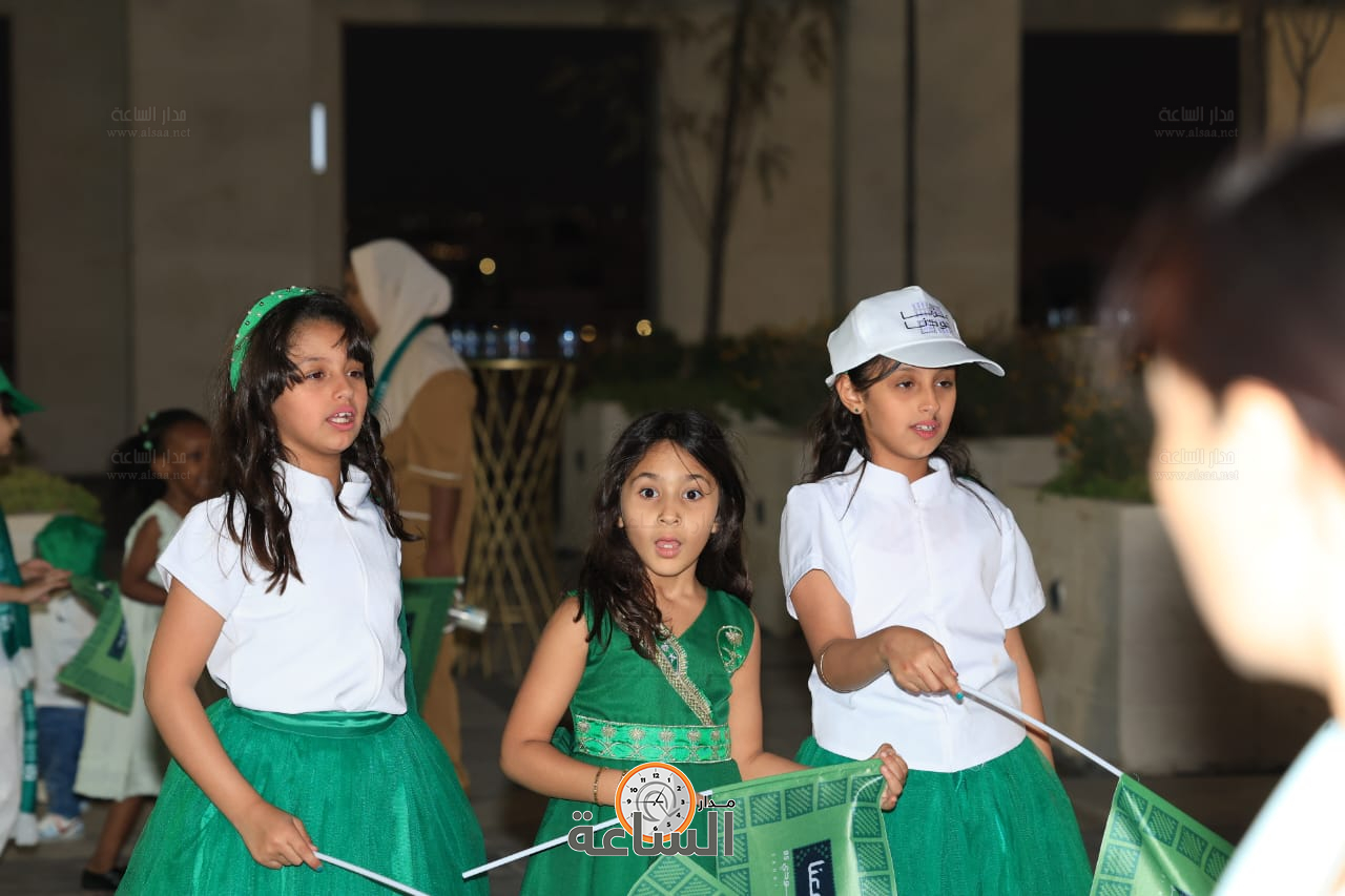 Madar Al-Saa Images 0.01995250861713005