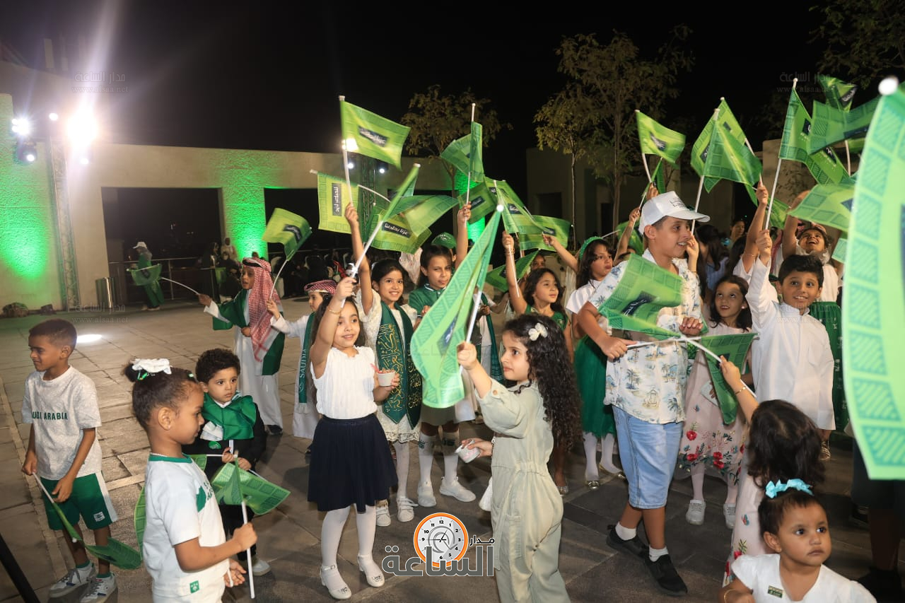 Madar Al-Saa Images 0.4851260409876733