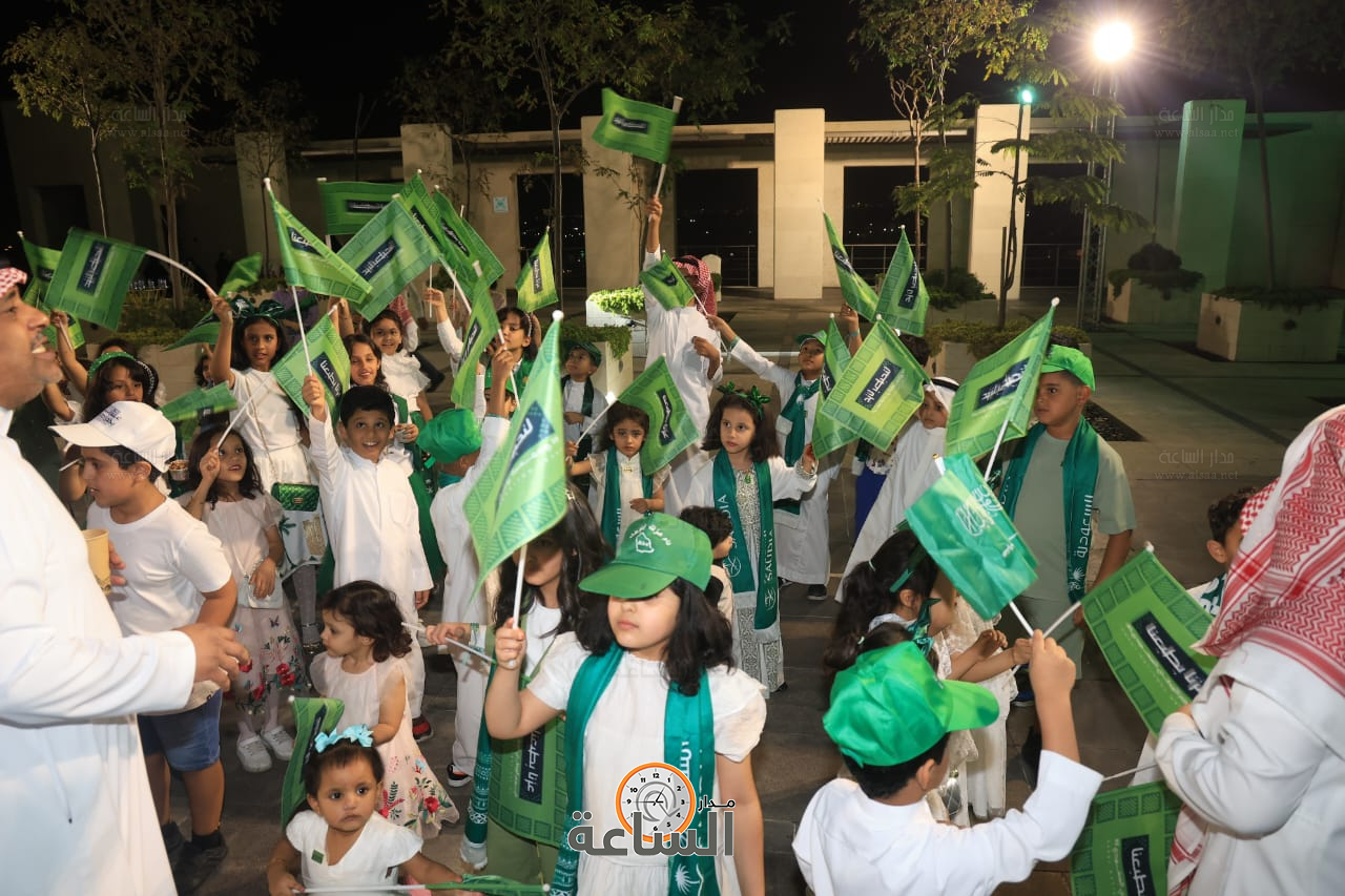 Madar Al-Saa Images 0.8231052010879987