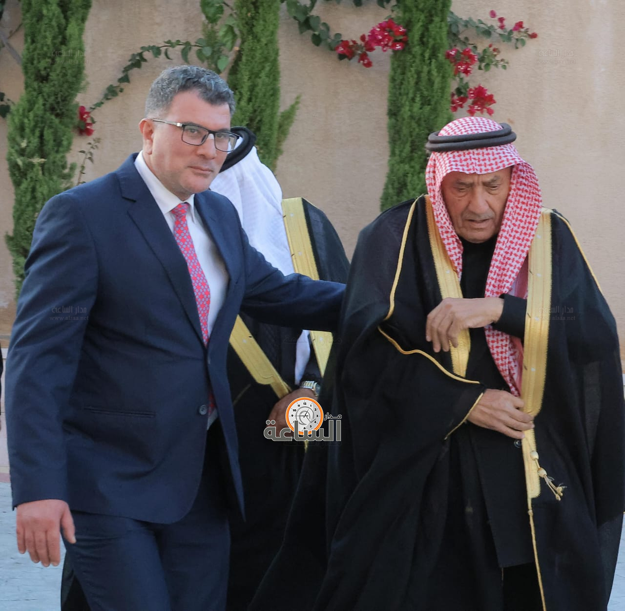 Madar Al-Saa Images 0.77670344887324