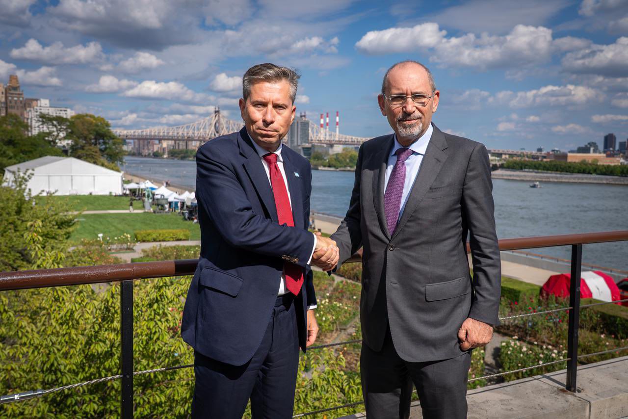 Madar Al-Saa Images 0.1644152521821841