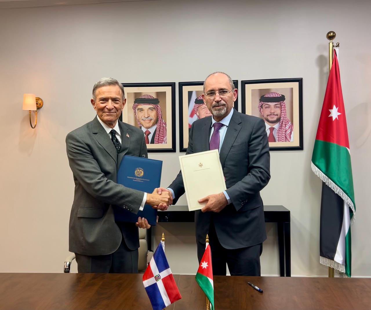 Madar Al-Saa Images 0.13442453766669538