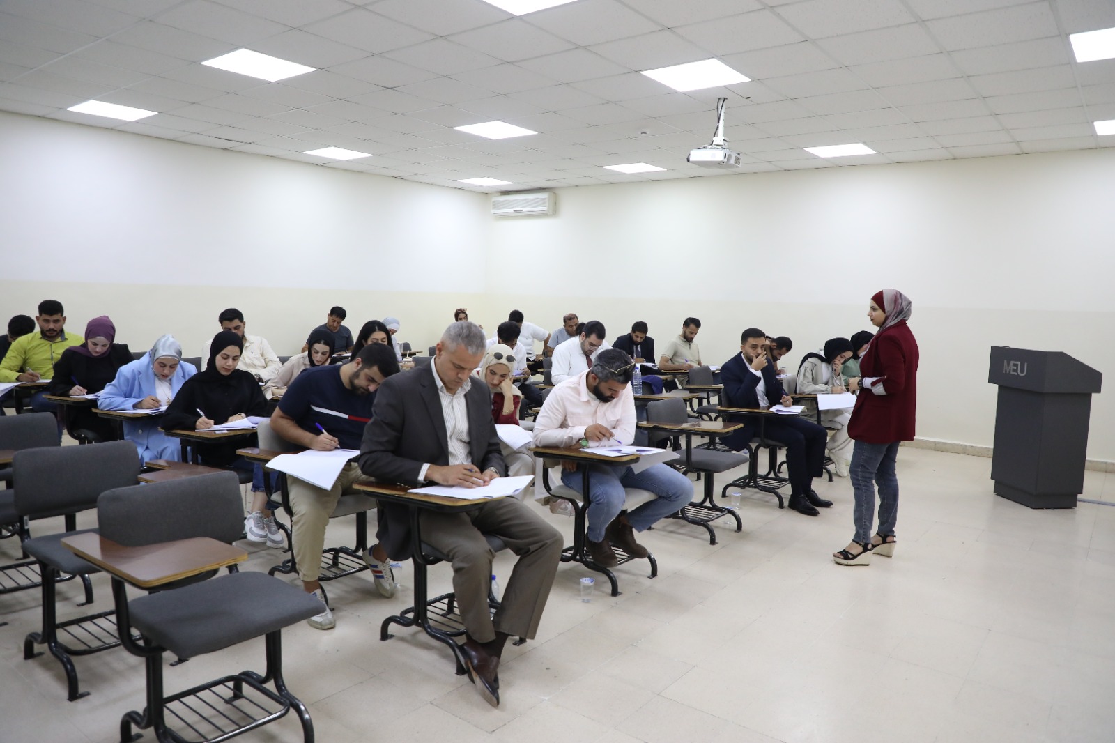 Madar Al-Saa Images 0.066222587970855